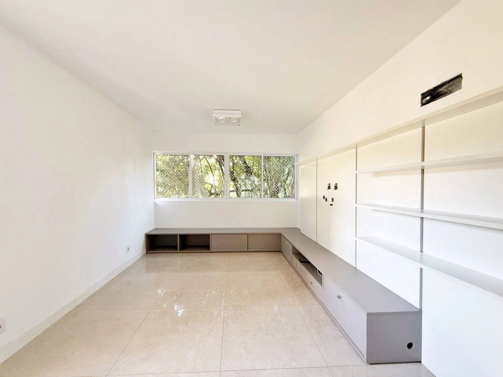 Apartamento com 63m², 2 dormitórios no bairro Tristeza em Porto Alegre para Comprar
