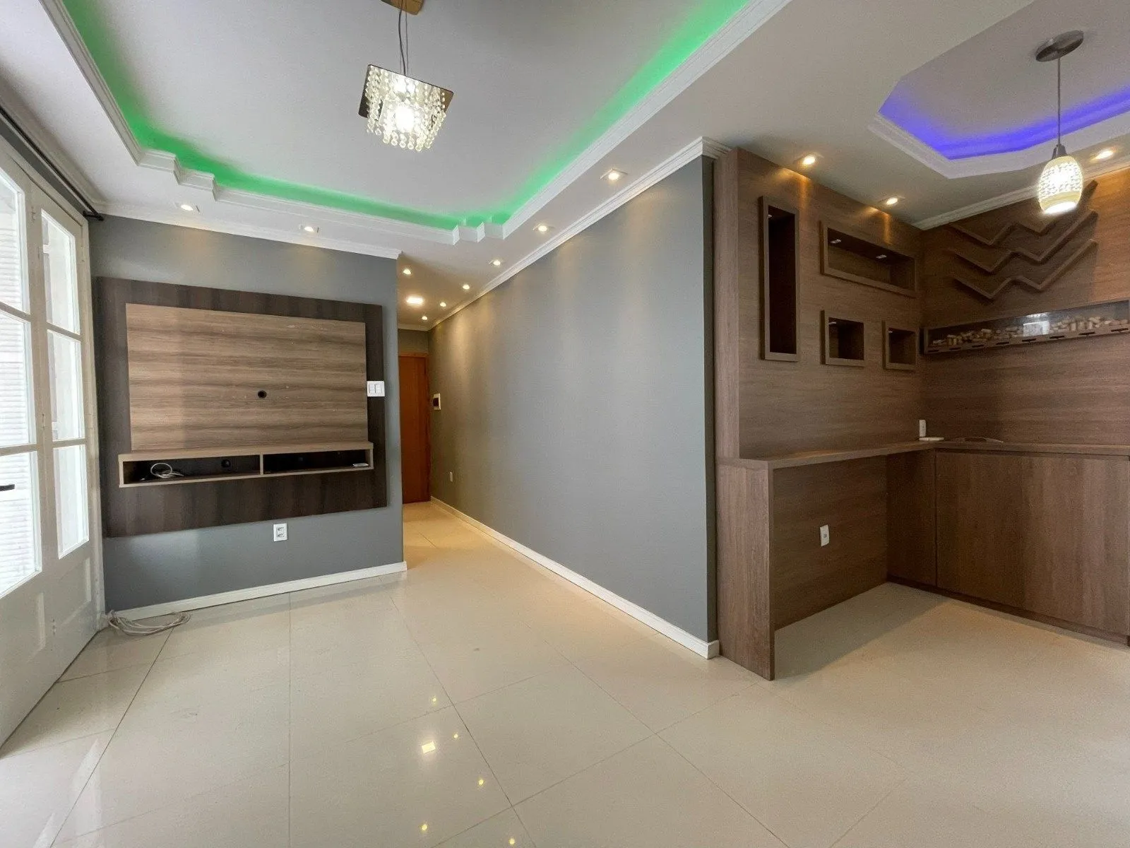 Apartamento com 58m², 2 dormitórios no bairro Menino Deus em Porto Alegre para Comprar