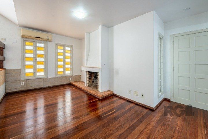 Casa à venda com 3 quartos, 198m² - Foto 4