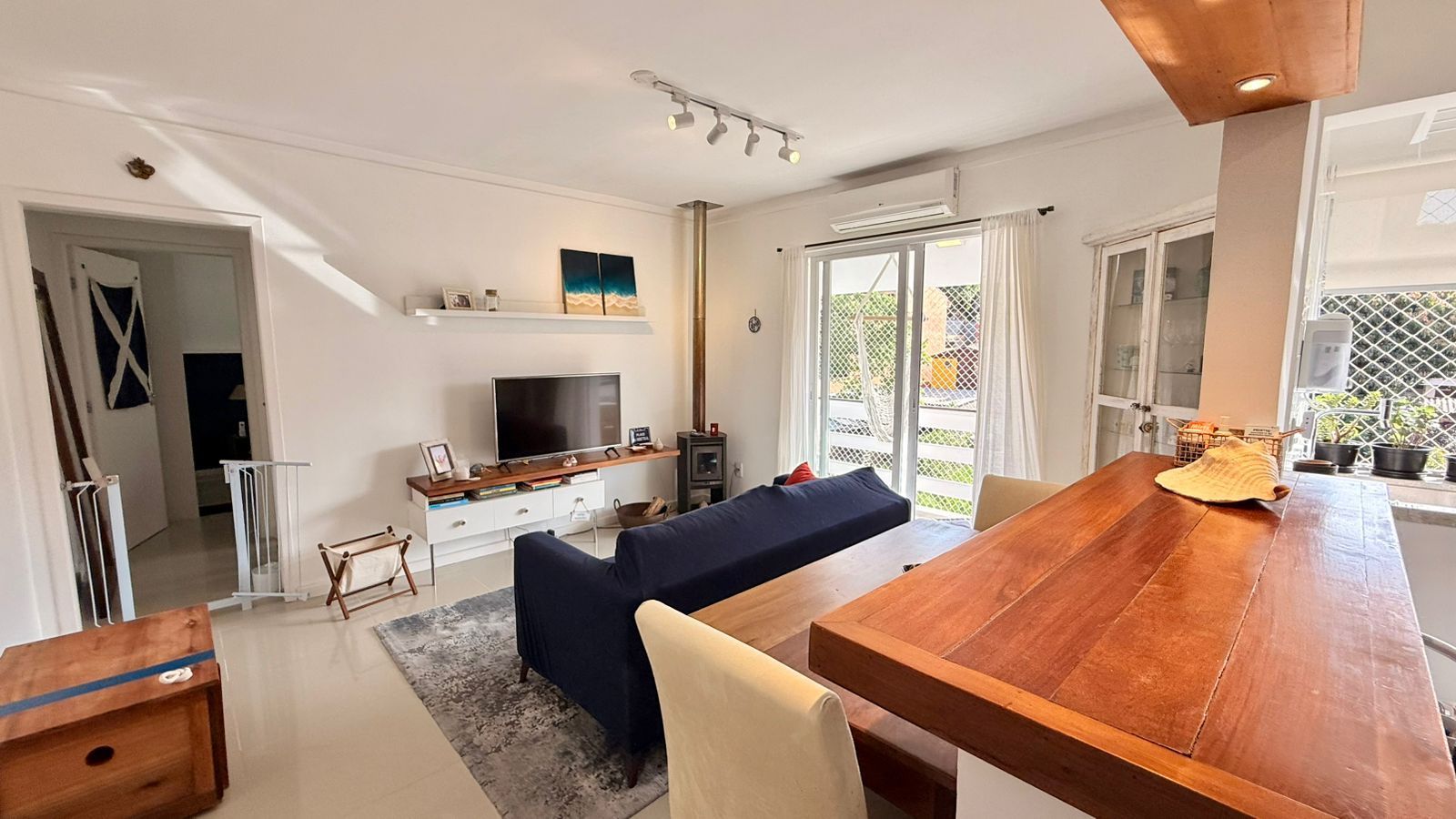 Apartamento reformando, 1 quarto, vaga coberta escriturada - Bairro Camaquã