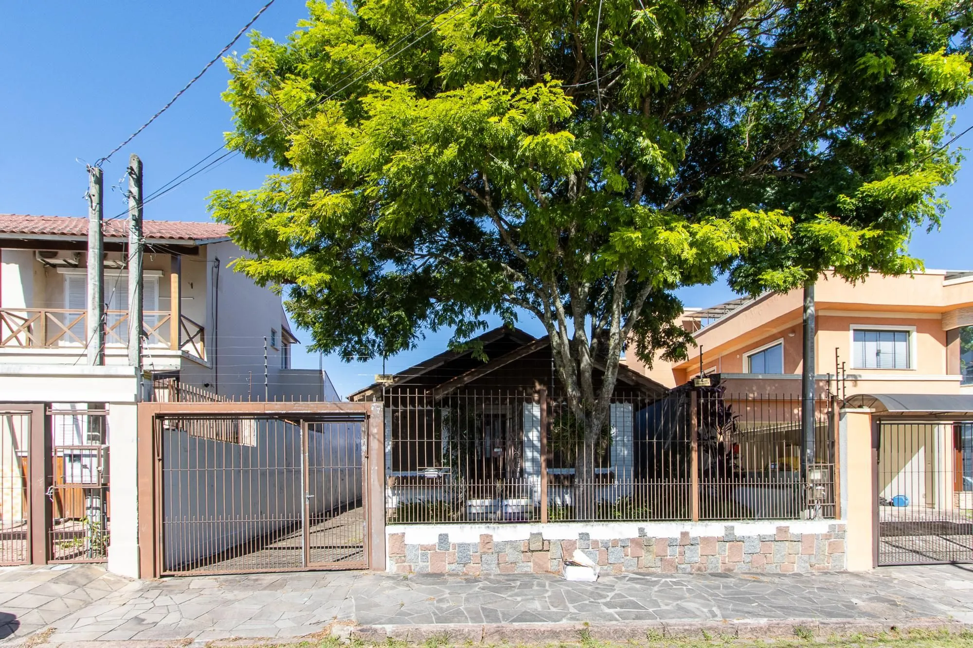 Terreno com 411m² no bairro Tristeza em Porto Alegre para Comprar