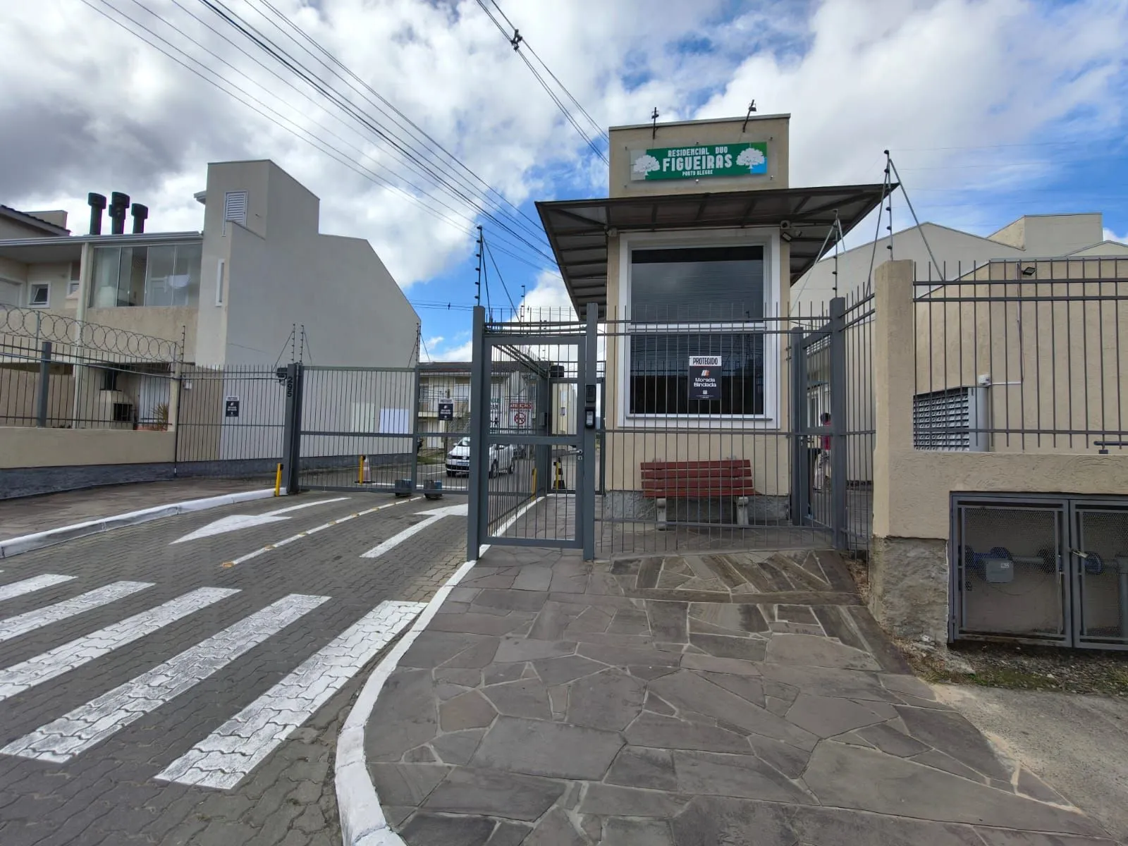 Apartamento, 2 dormitórios no bairro Restinga em Porto Alegre para Comprar