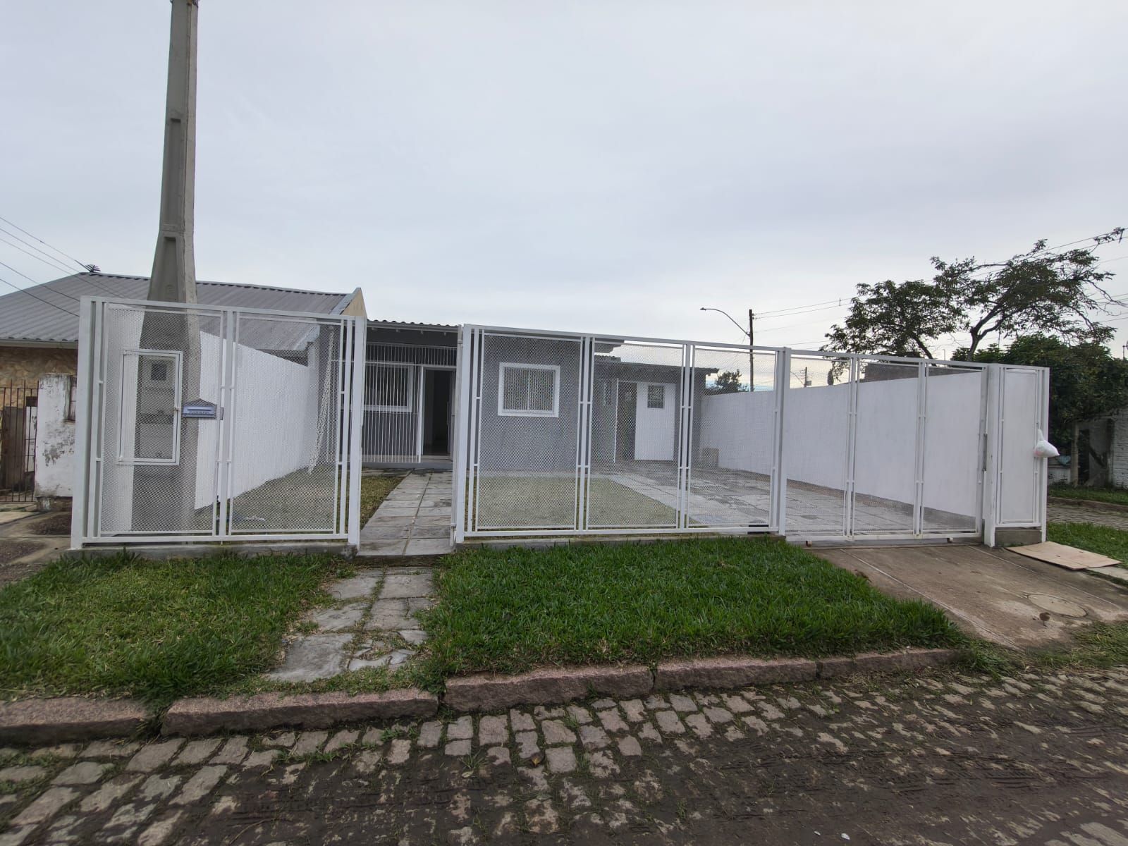 Casa, 2 dormitórios no bairro Restinga em Porto Alegre para Comprar