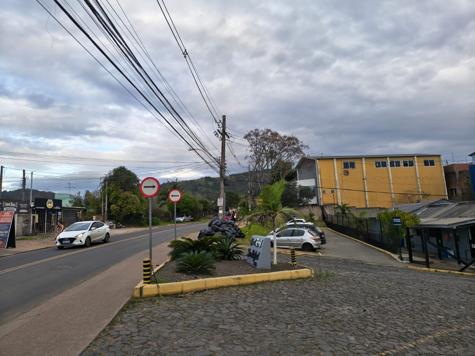 Apartamento 2 Dormitórios - Mobiliado - Campo Novo - Porto Alegre/RS — foto 4