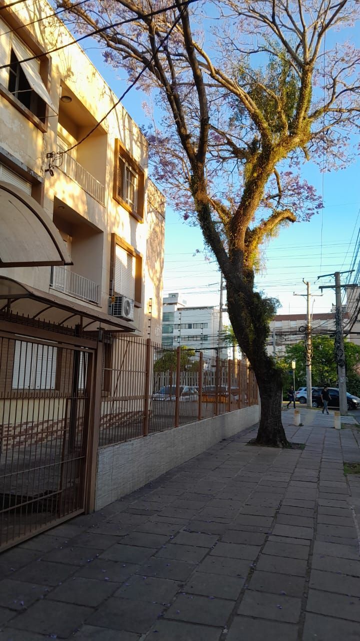 Amplo apartamento de frente de 2 quartos,com sacada,churrasqueira na cozinha