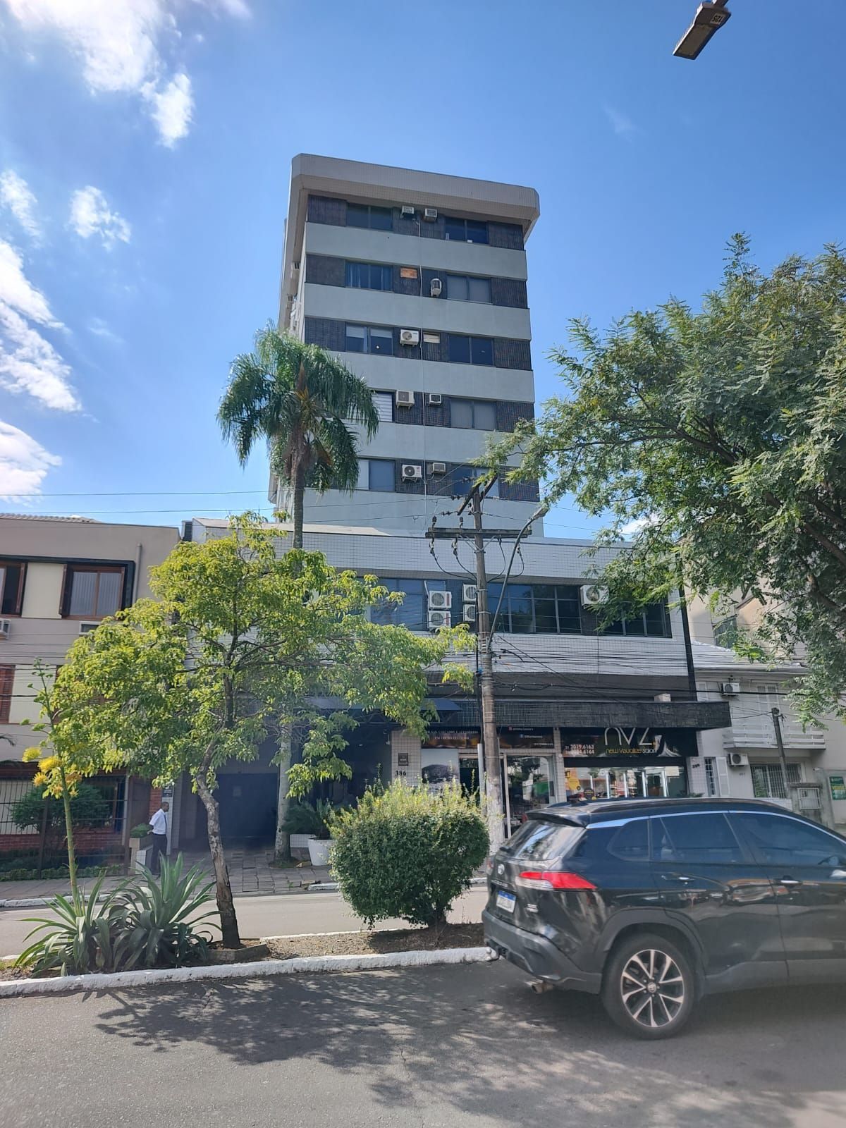 Salão comercial no bairro Menino Deus