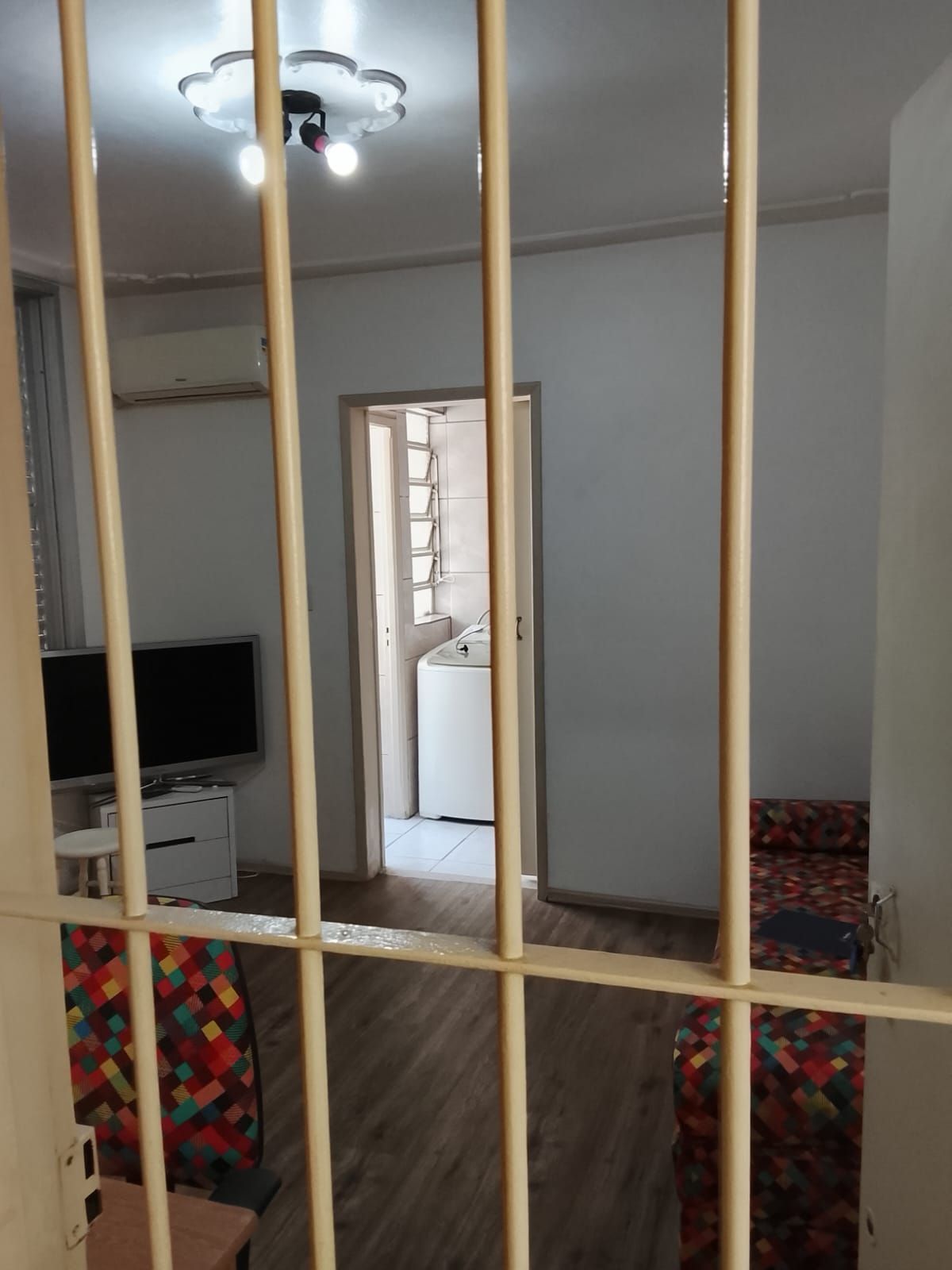 JKZÃO SALA QUARTO CONJUGADOS, COZINHA COM ÁREA DE SERVIÇO E BANHEIRO, C. BAIXA Porto Alegre