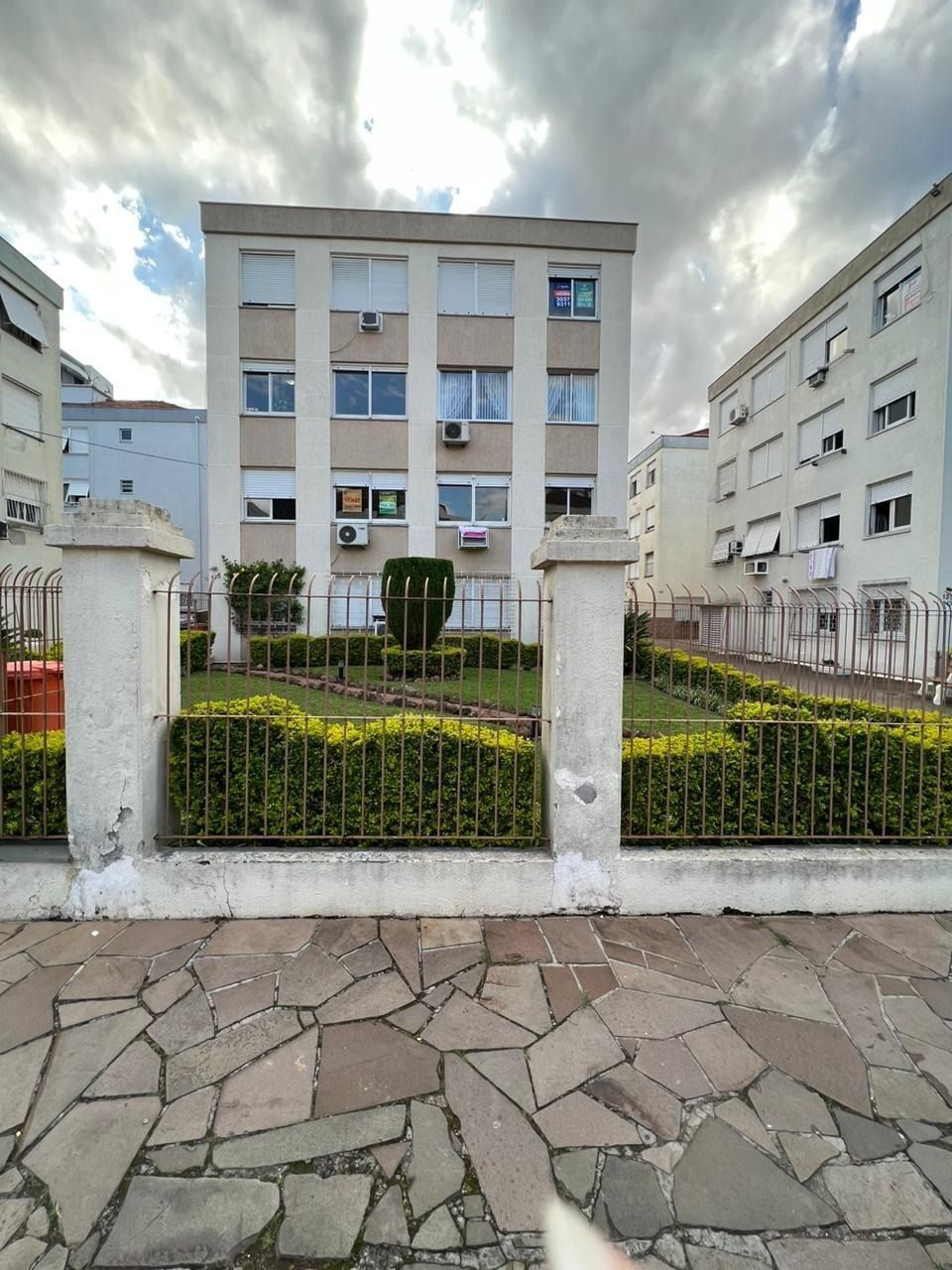 Apartamento à venda com 55m², 2 quartos no bairro Passo d'Areia em Porto Alegre