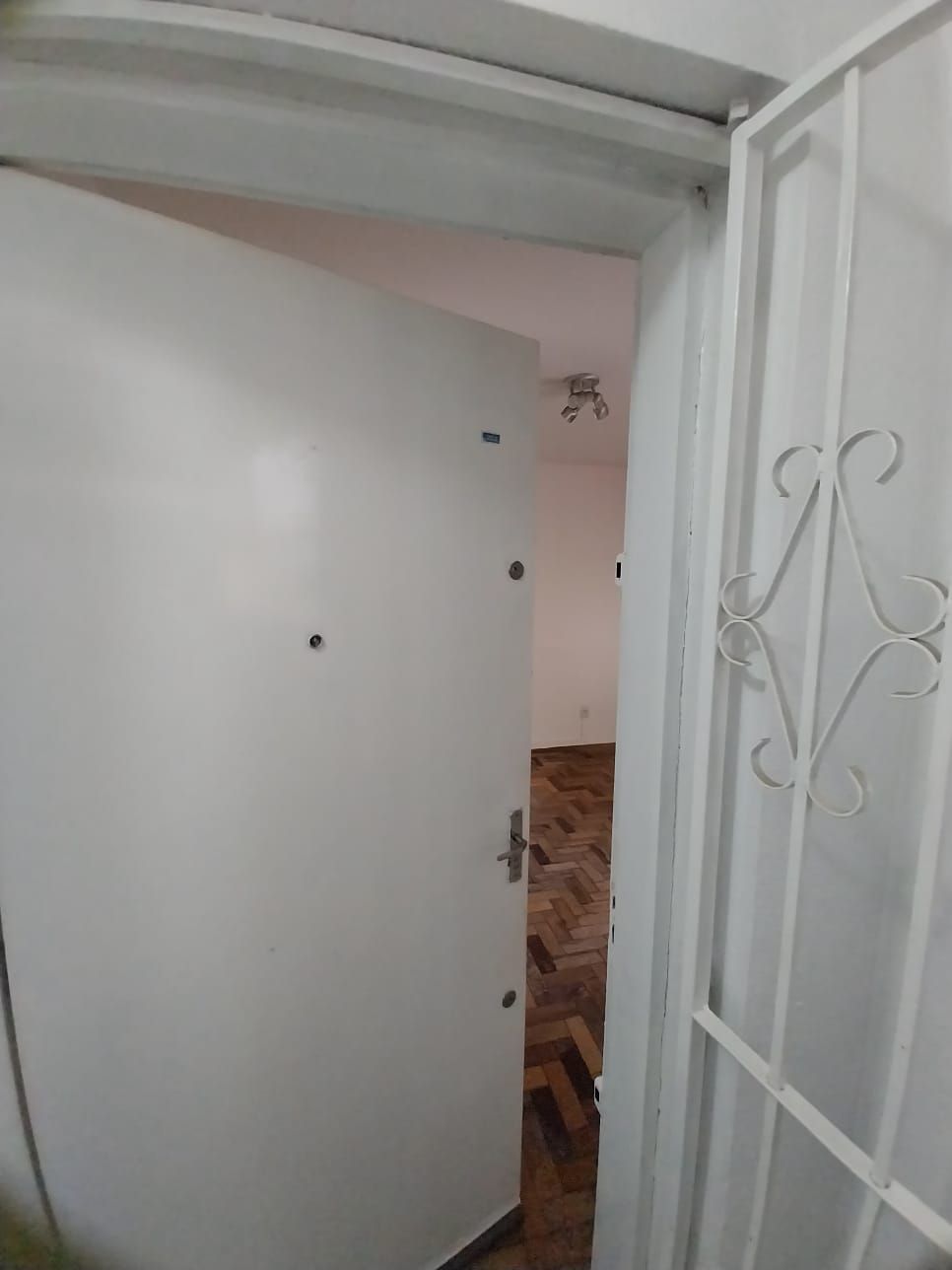 Apartamento à venda com 1 quarto, 40m² - Foto 2