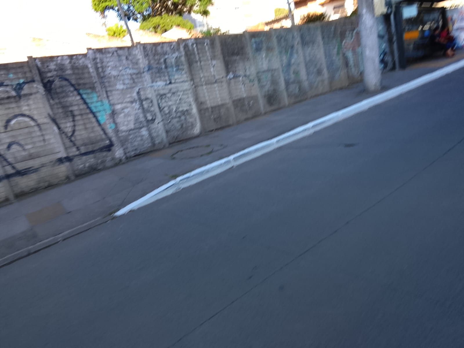 4 Terrenos residencial ou comercial, com tapume na frente, desinpedido sem muros intermediários total de 1.126,81 m²