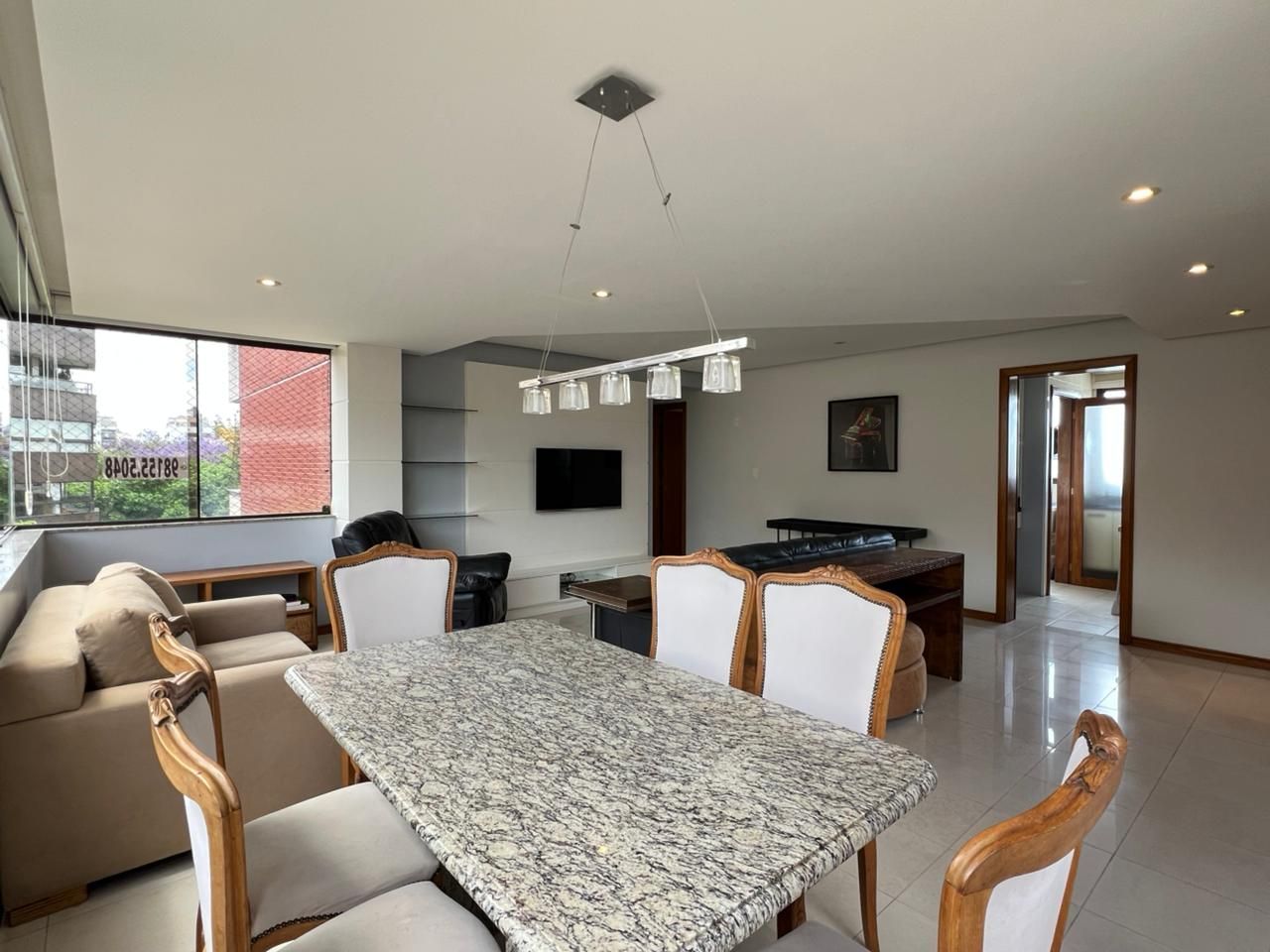 Apartamento a venda de 105 m2 2 dormitórios sendo 1 suíte e 2 vagas individuais no bairro Petrópolis.