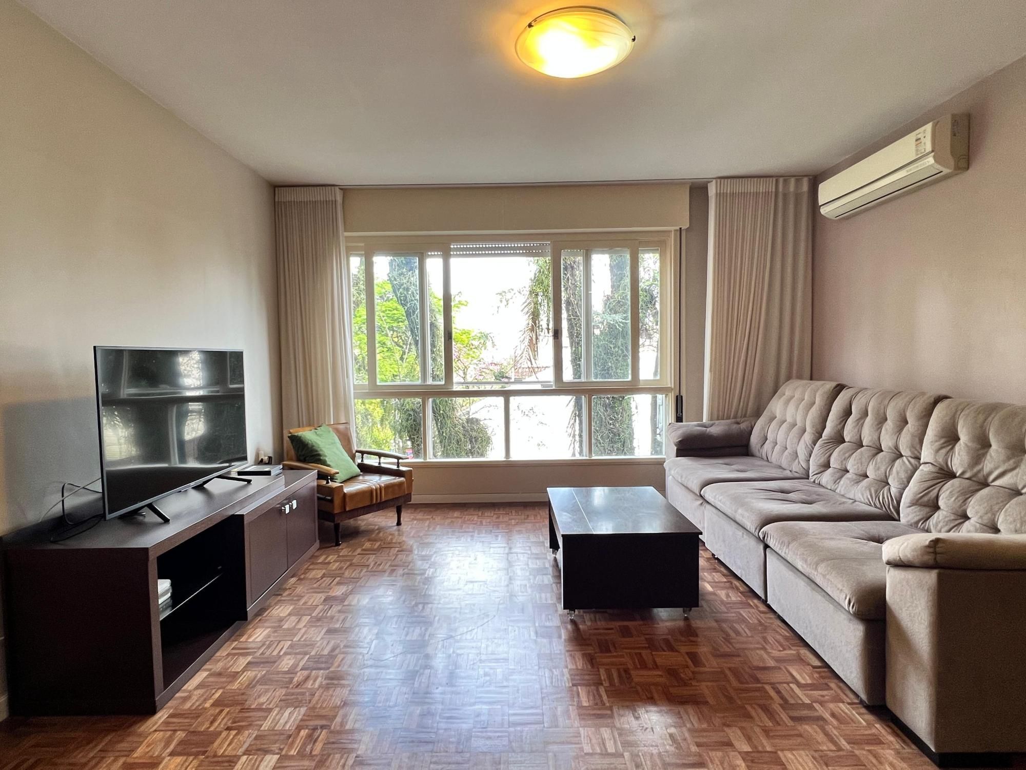 Charmoso apartamento no bairro Rio Branco, 102 m2, 3 dormitórios sendo 1 suíte, 2 vagas cobertas.