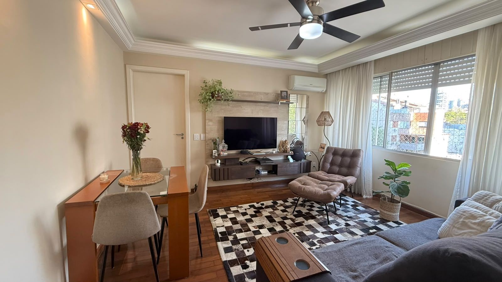 Apartamento 2 Dormitórios c/elevador e 1 vaga Coberta Bairro Bela Vista