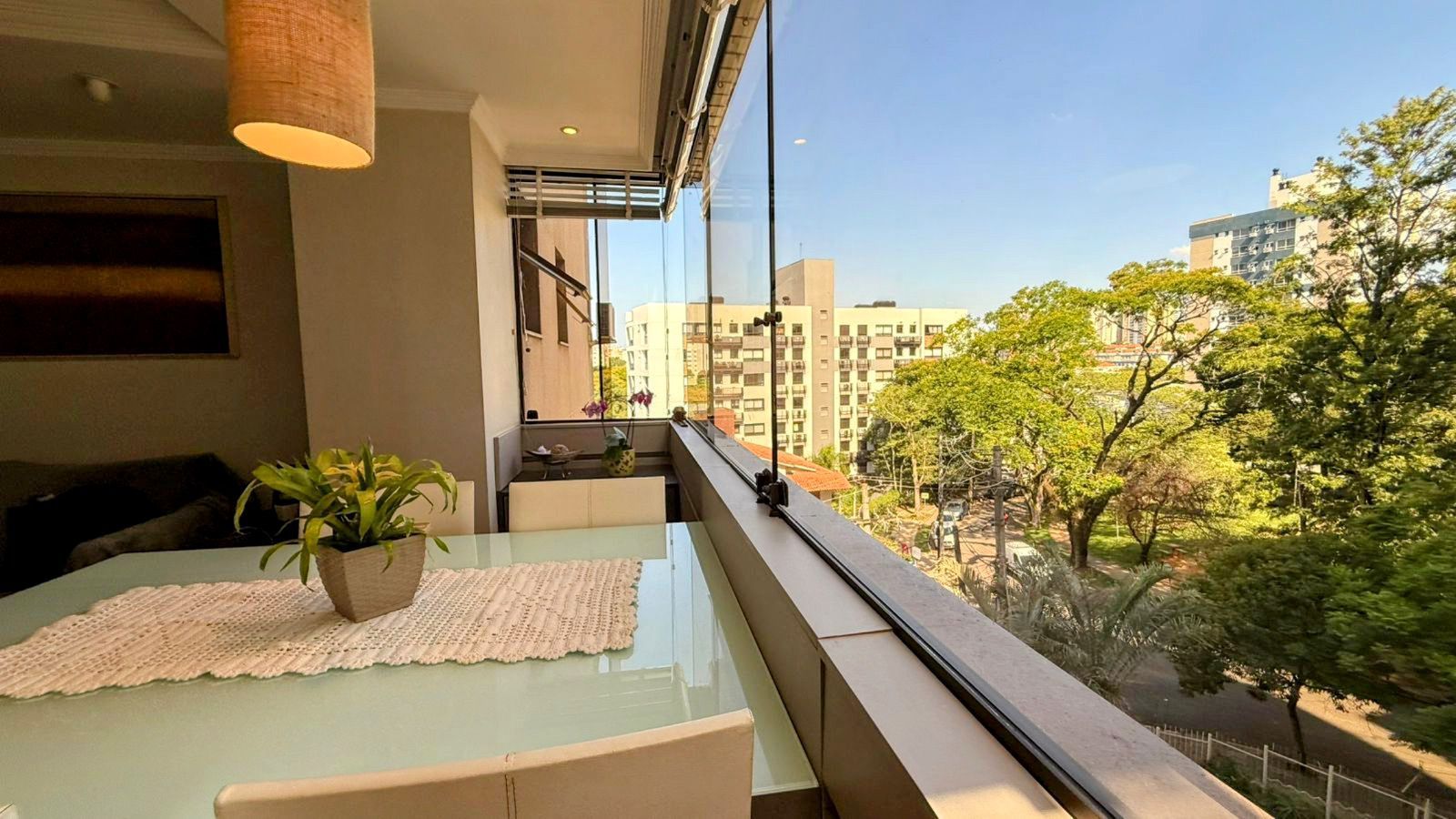 COBERTURA À VENDA c/ 168m2, 3 dormitórios, 1 suíte, 2 vagas de garagem, Passo da Areia, Porto Alegre !!