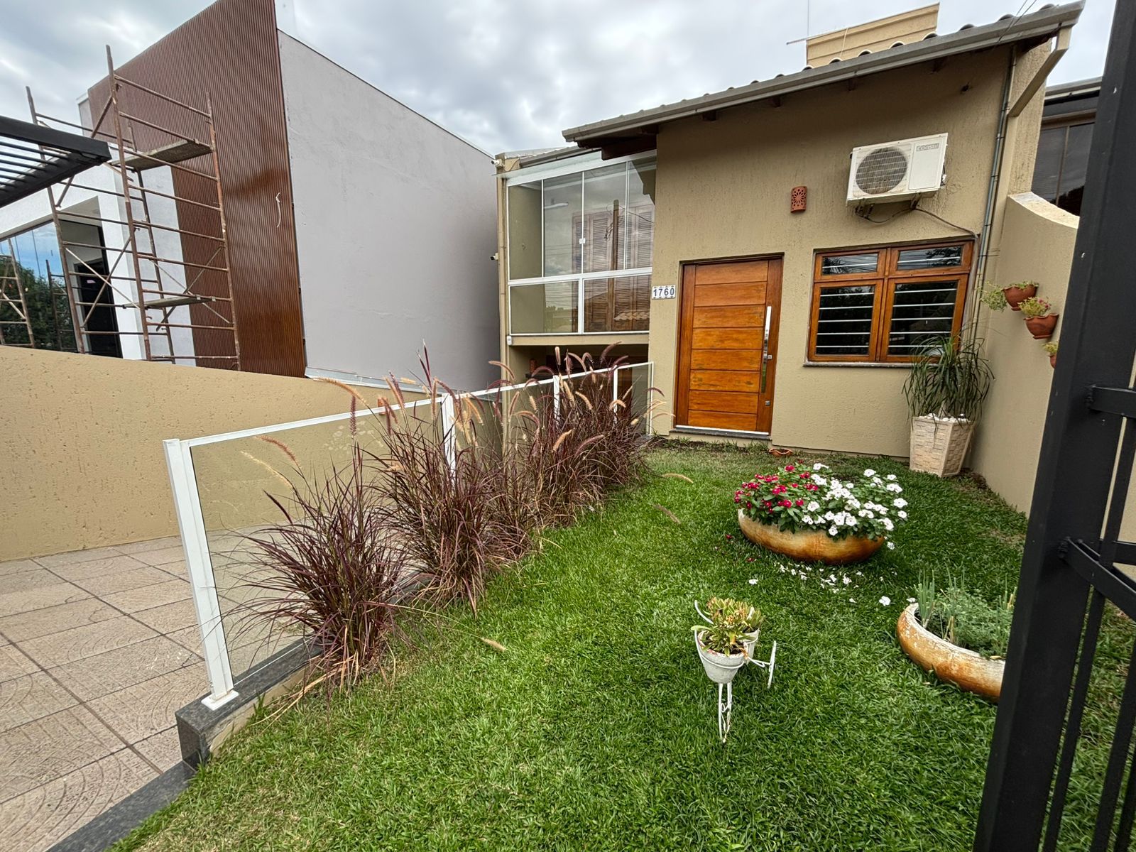 Casa à venda com 3 quartos, 133m² - Foto 1