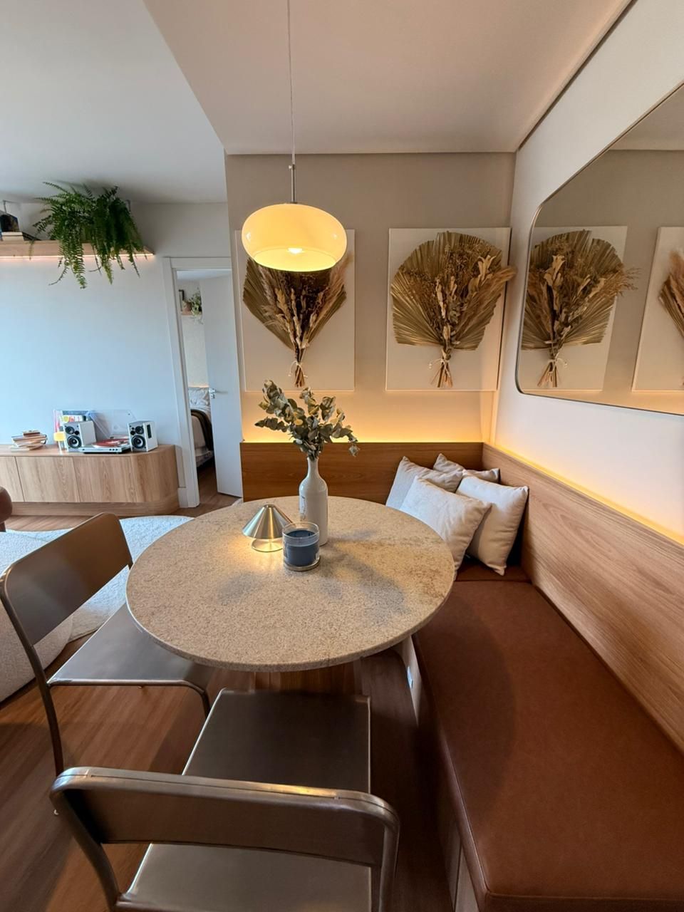 Apartamento mobiliado e decorado em alto padrão a venda no Quintal Moinhos.
