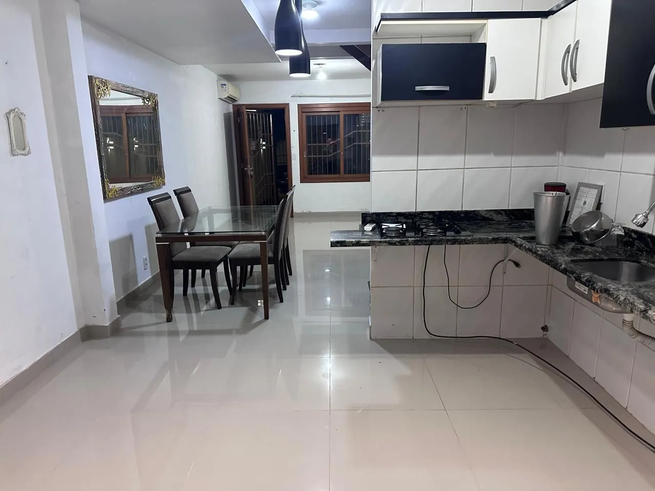 Sobrado localizado no bairro Mato Grande, c/2 dormitórios, living, cozinha e um aconchegante espaço gourmet c/ churrasqueira para reunir familia e amigos.