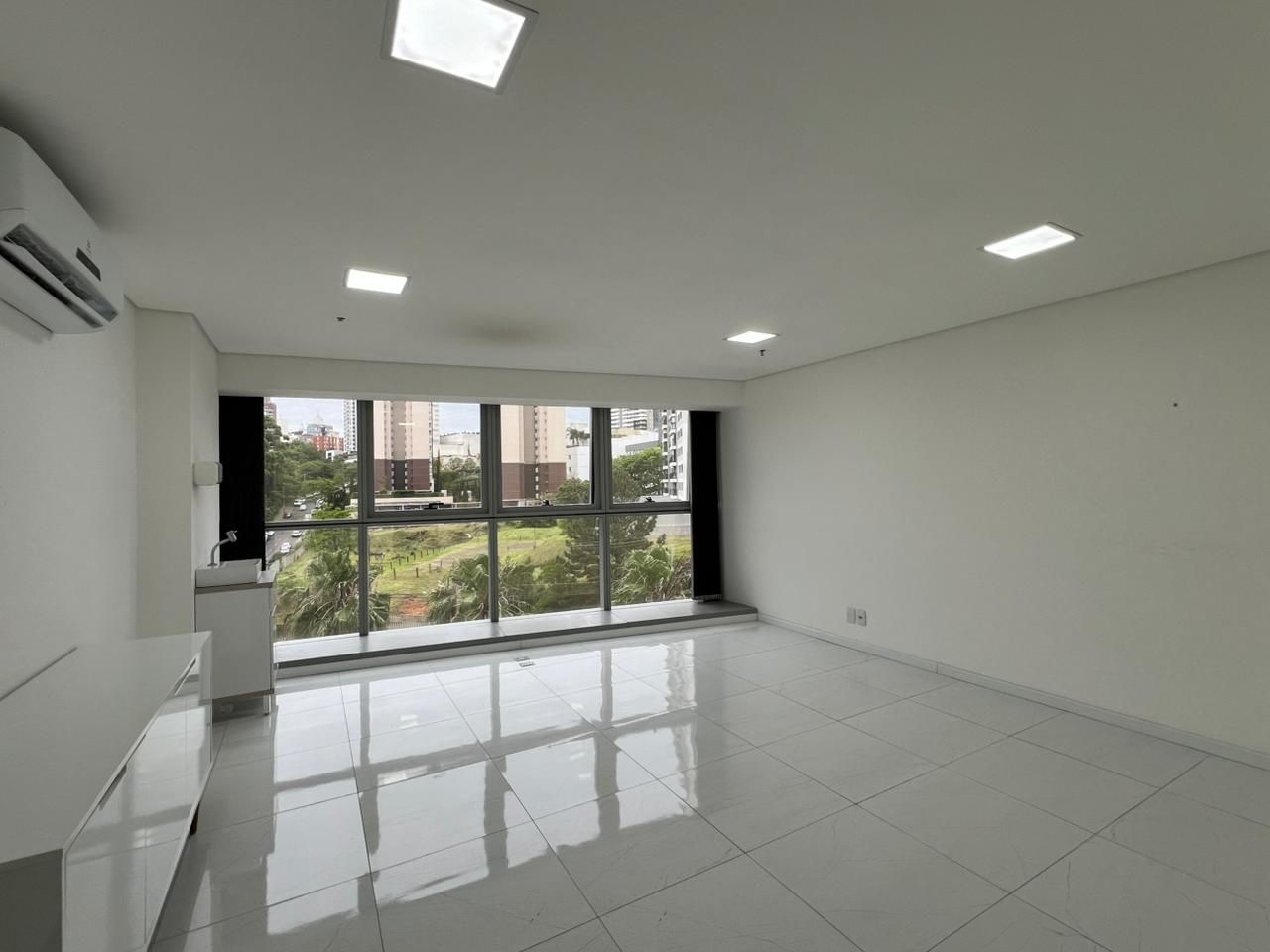 Sala comercial com 44 m2 a venda no Trend Nova Carlos Gomes.