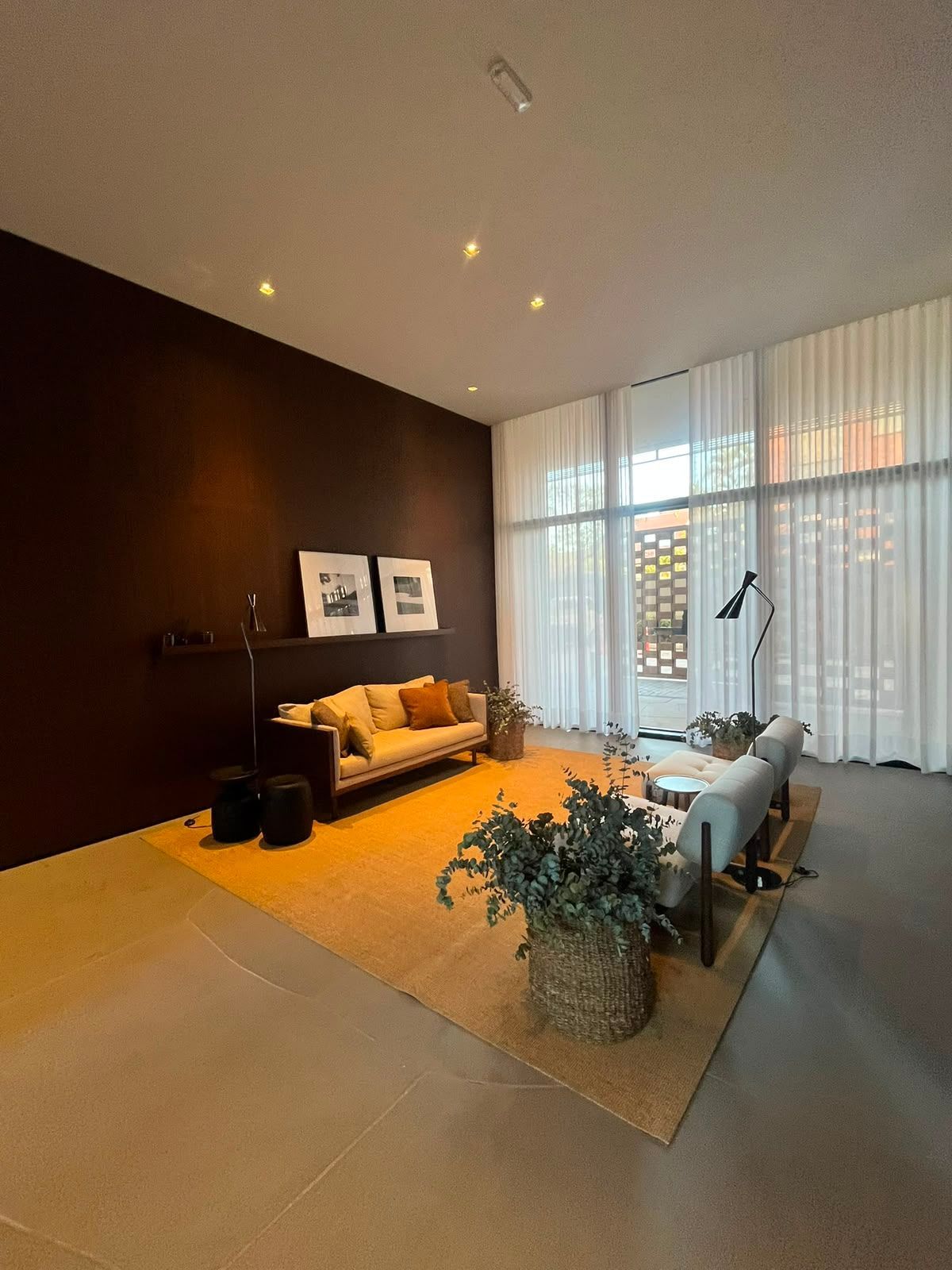 Seu Lar no Nilo Country: Amplo Living, Lareira e 3 Vagas na Nilo Peçanha