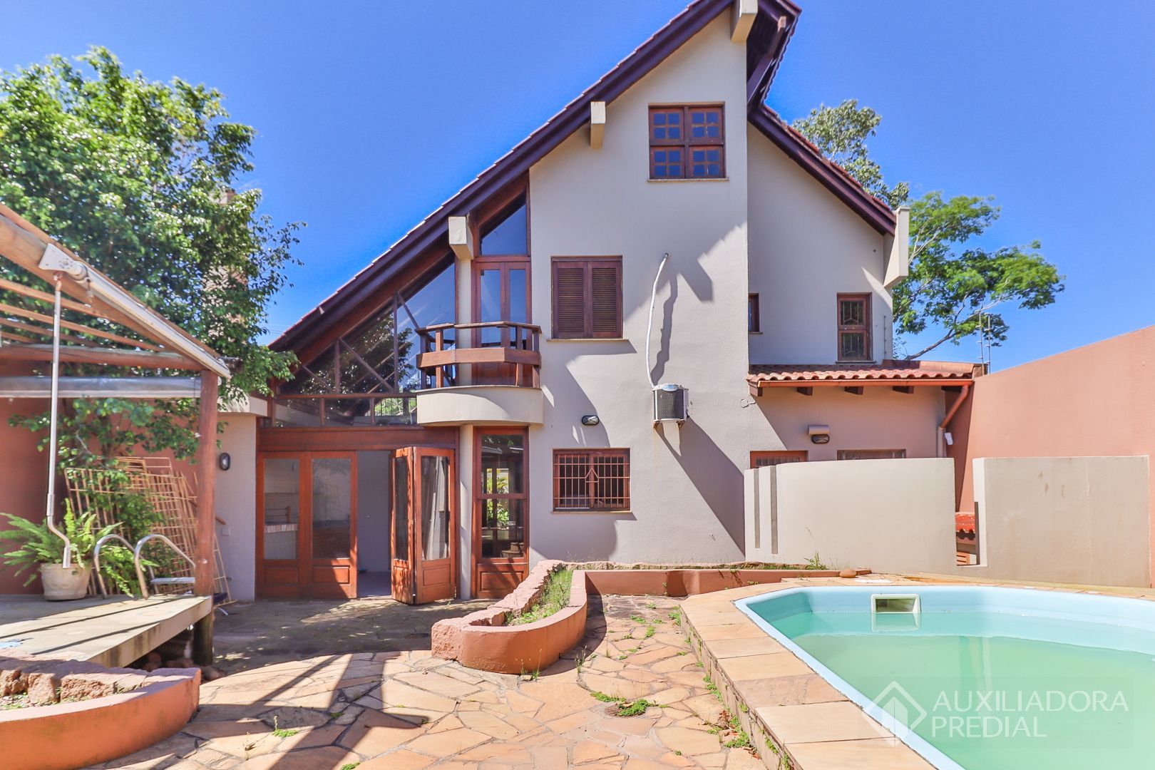 Excelente casa com 5 dormitórios no bairro Cristal