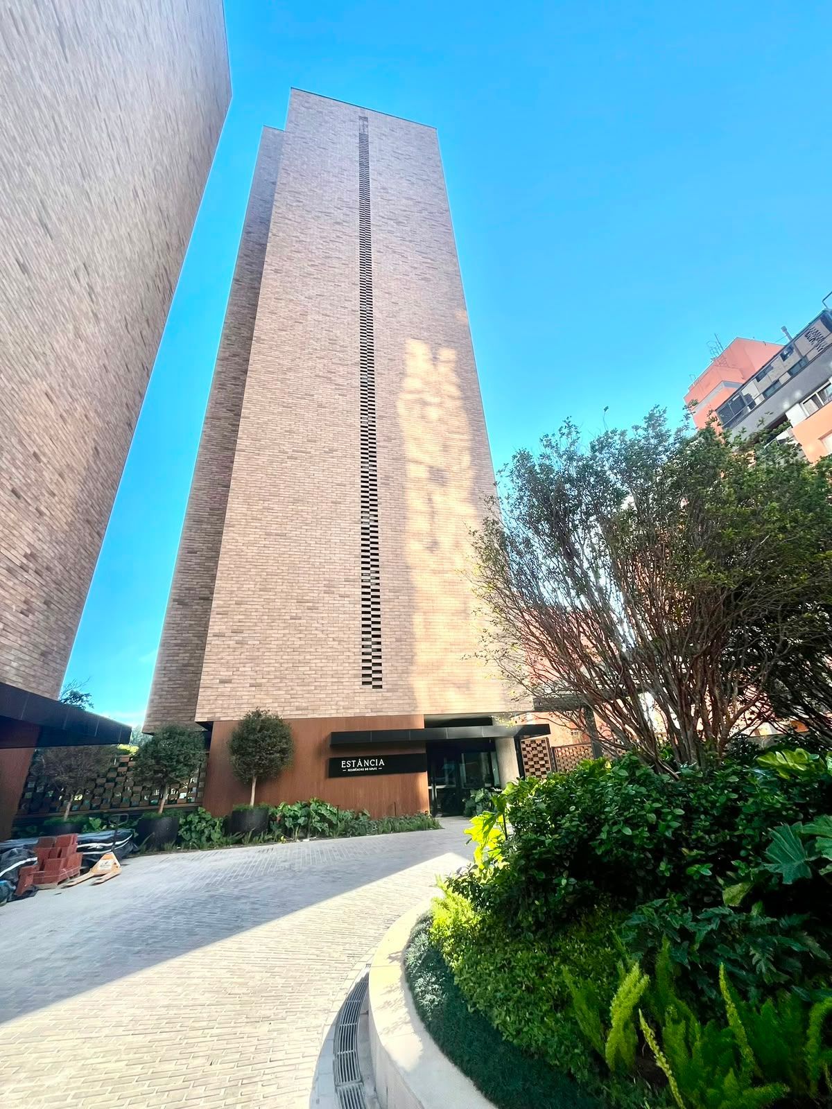 Seu Lar no Nilo Country: Amplo Living, Lareira e 3 Vagas na Nilo Peçanha
