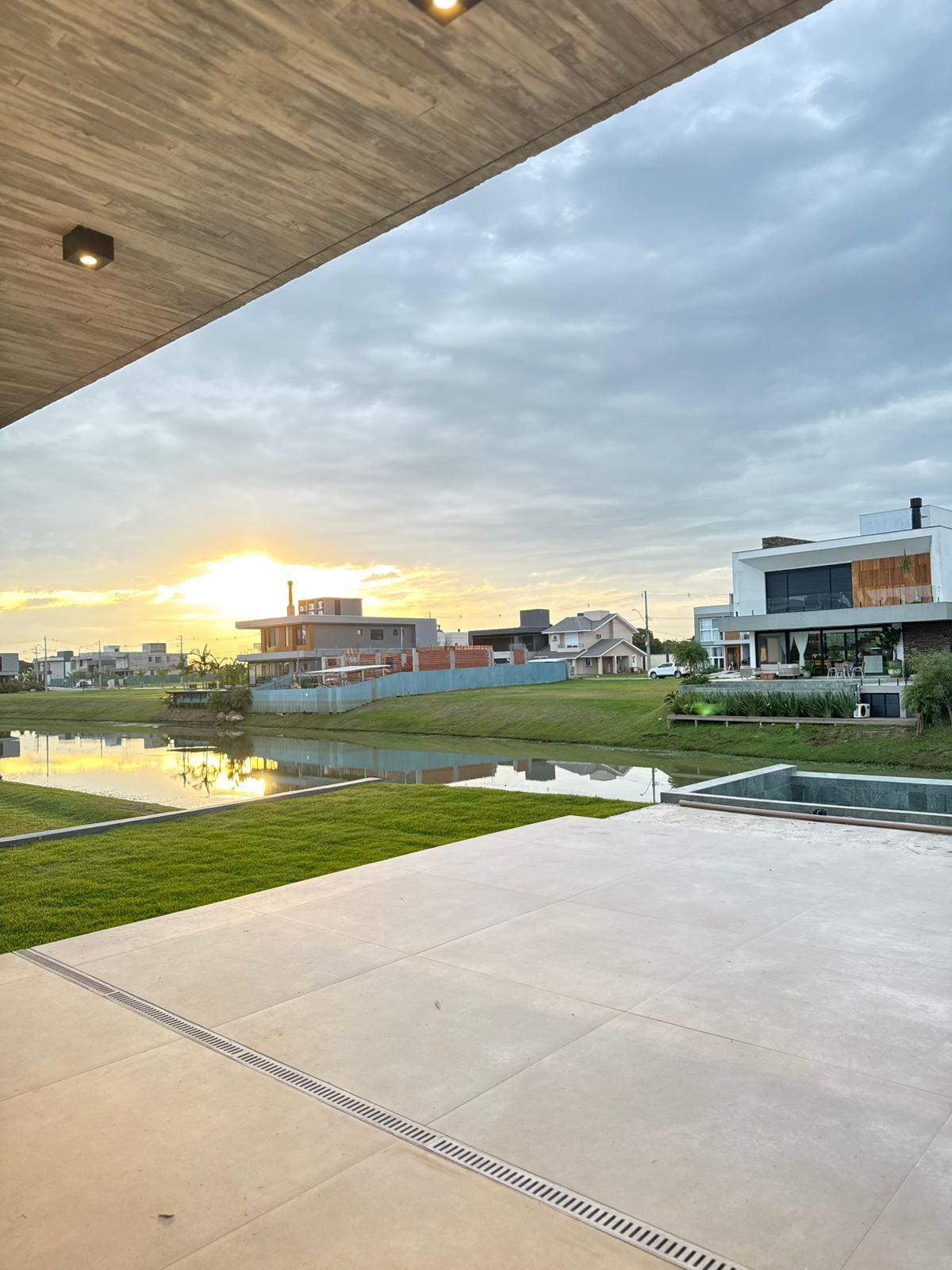 Casa de Condomínio à venda com 4 quartos, 307m² - Foto 16