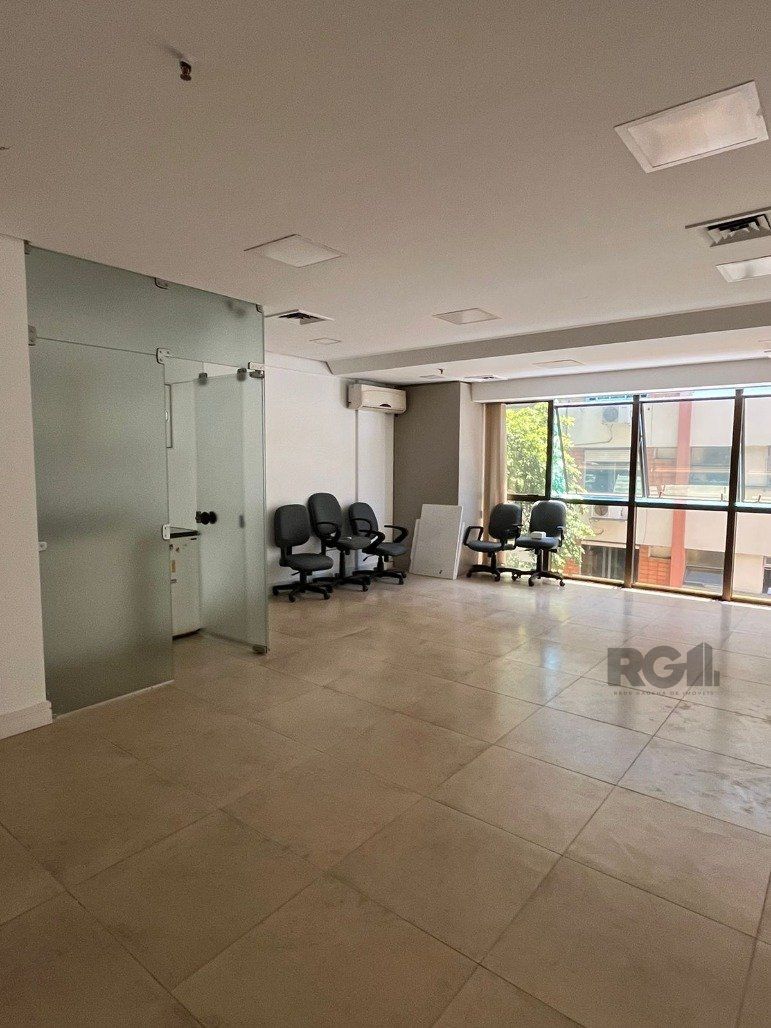 Sala Comercial à venda , 46m², 1 vaga, Avenida Carlos Gomes no bairro Auxiliadora em Porto Alegre