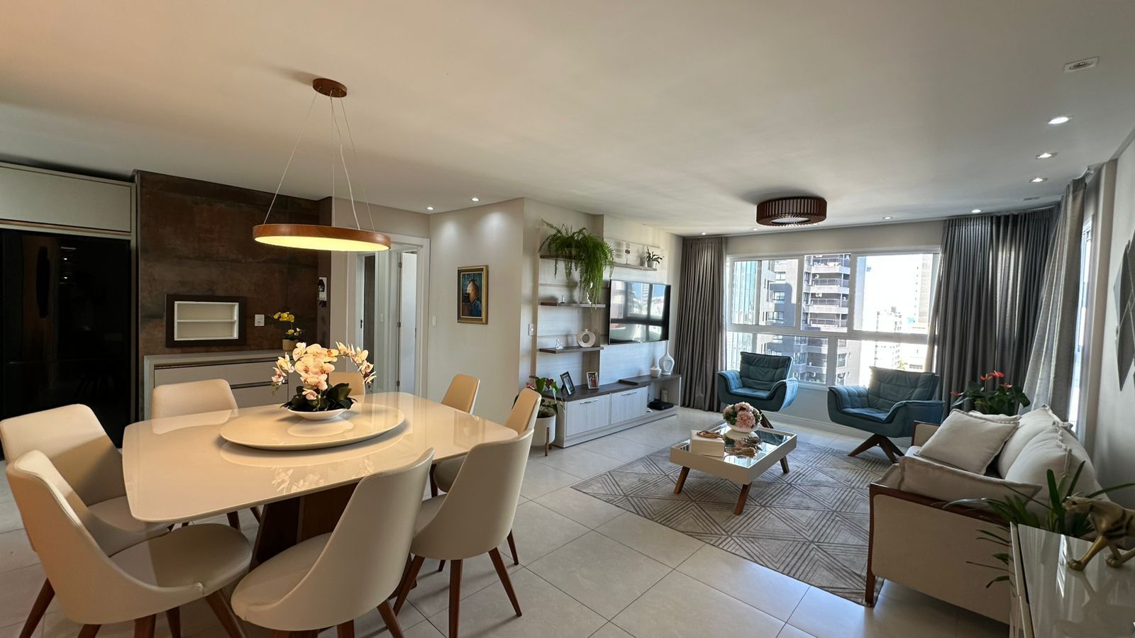 APARTAMENTO 3 DORMITÓRIOS MOBILIADO NO CENTRO DE TORRES RS