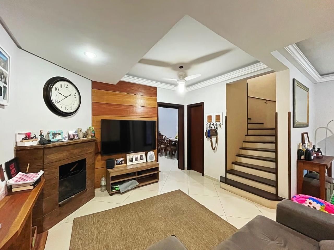 Excelente casa a venda com 3 dormitórios no bairro Tristeza em Porto Alegre.