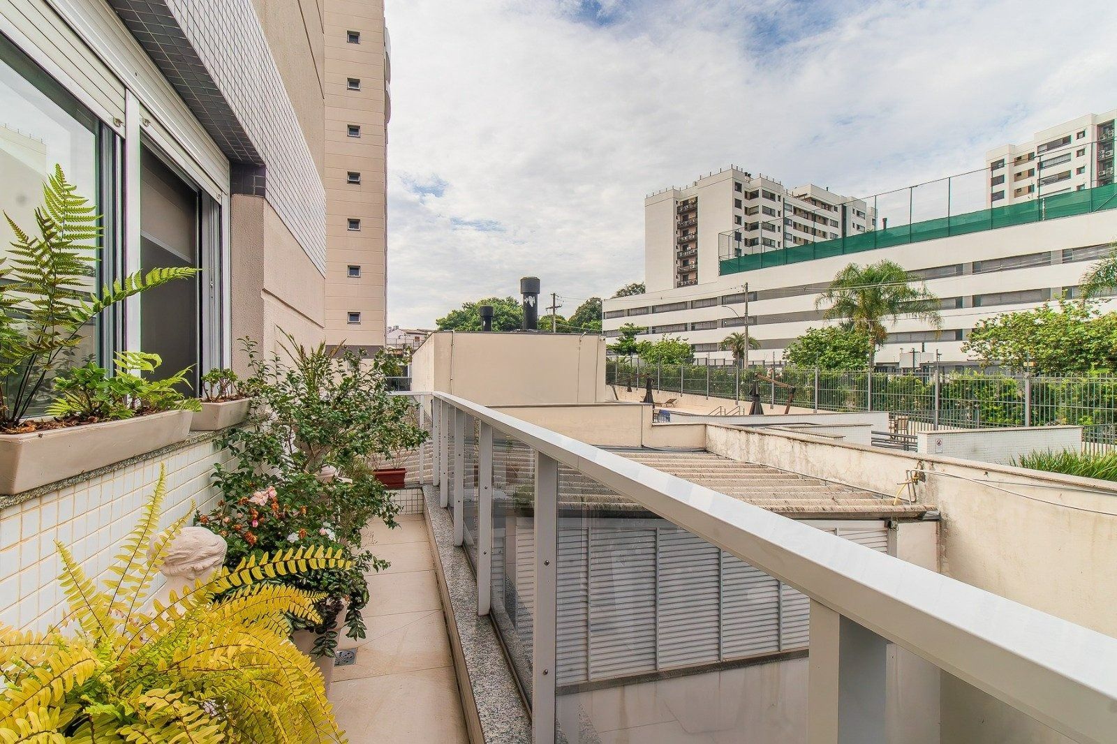 Apartamento à venda com 3 quartos, 107m² - Foto 9