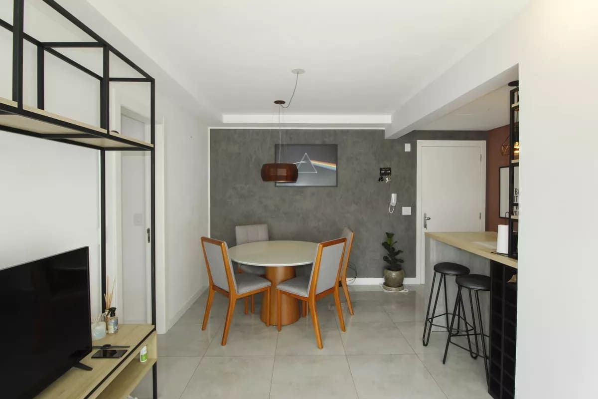 Apartamento, 2 dormitórios no bairro Passo da Areia em Porto Alegre para Comprar