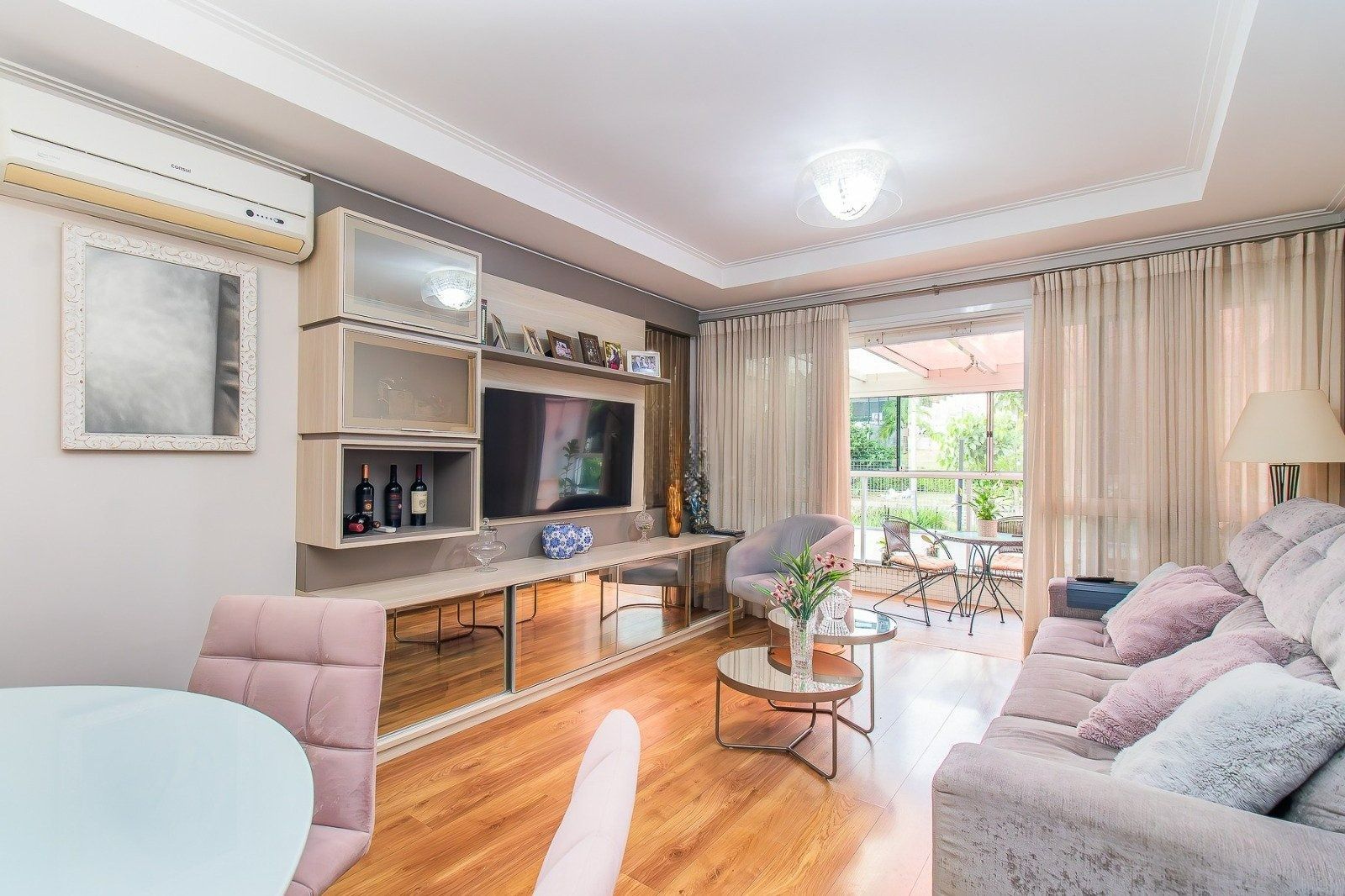 Apartamento à venda com 3 quartos, 107m² - Foto 1