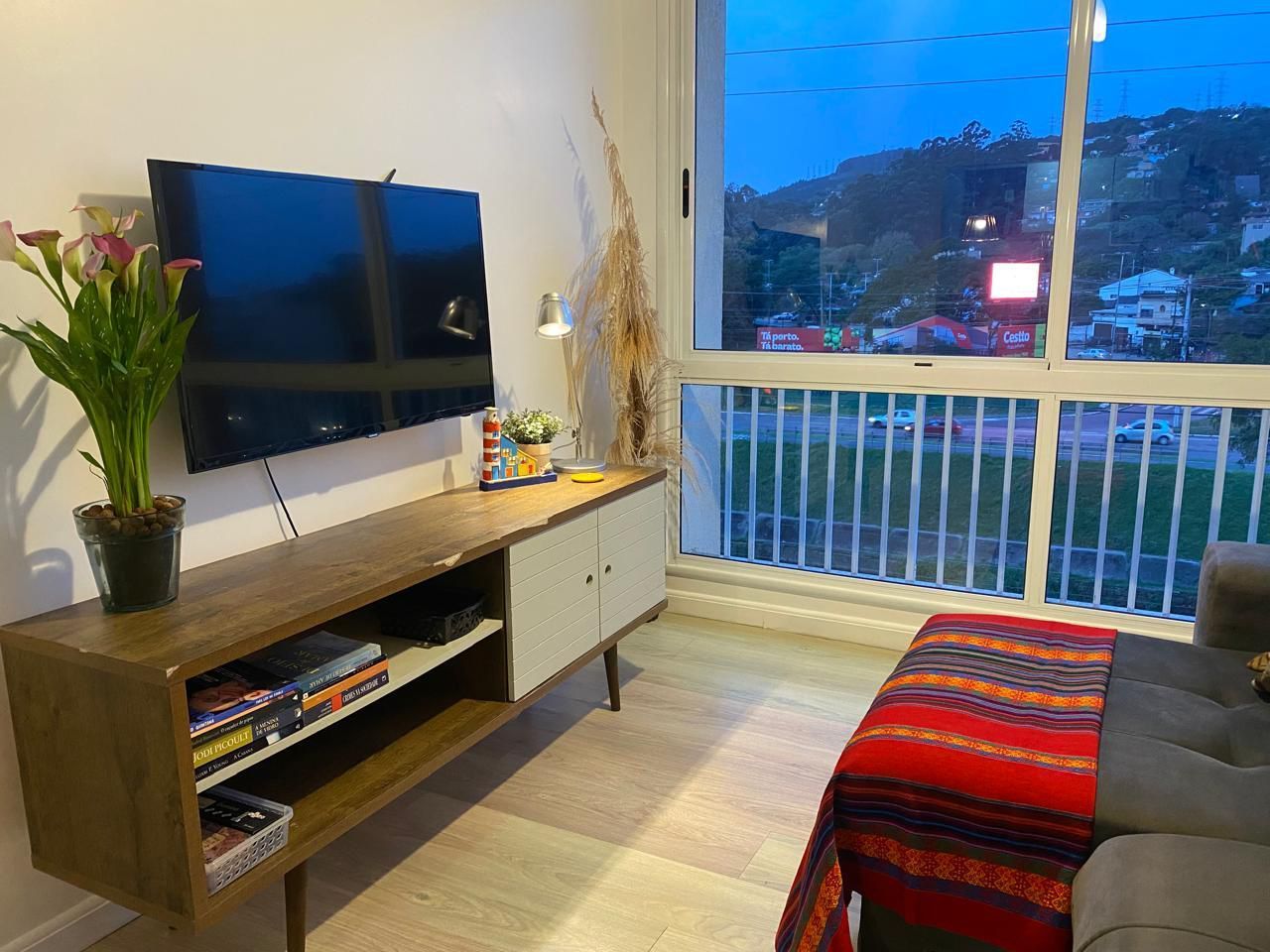 Apartamento à venda com 70m², 3 quartos, 1 suíte, 1 vaga no bairro Partenon em Porto Alegre