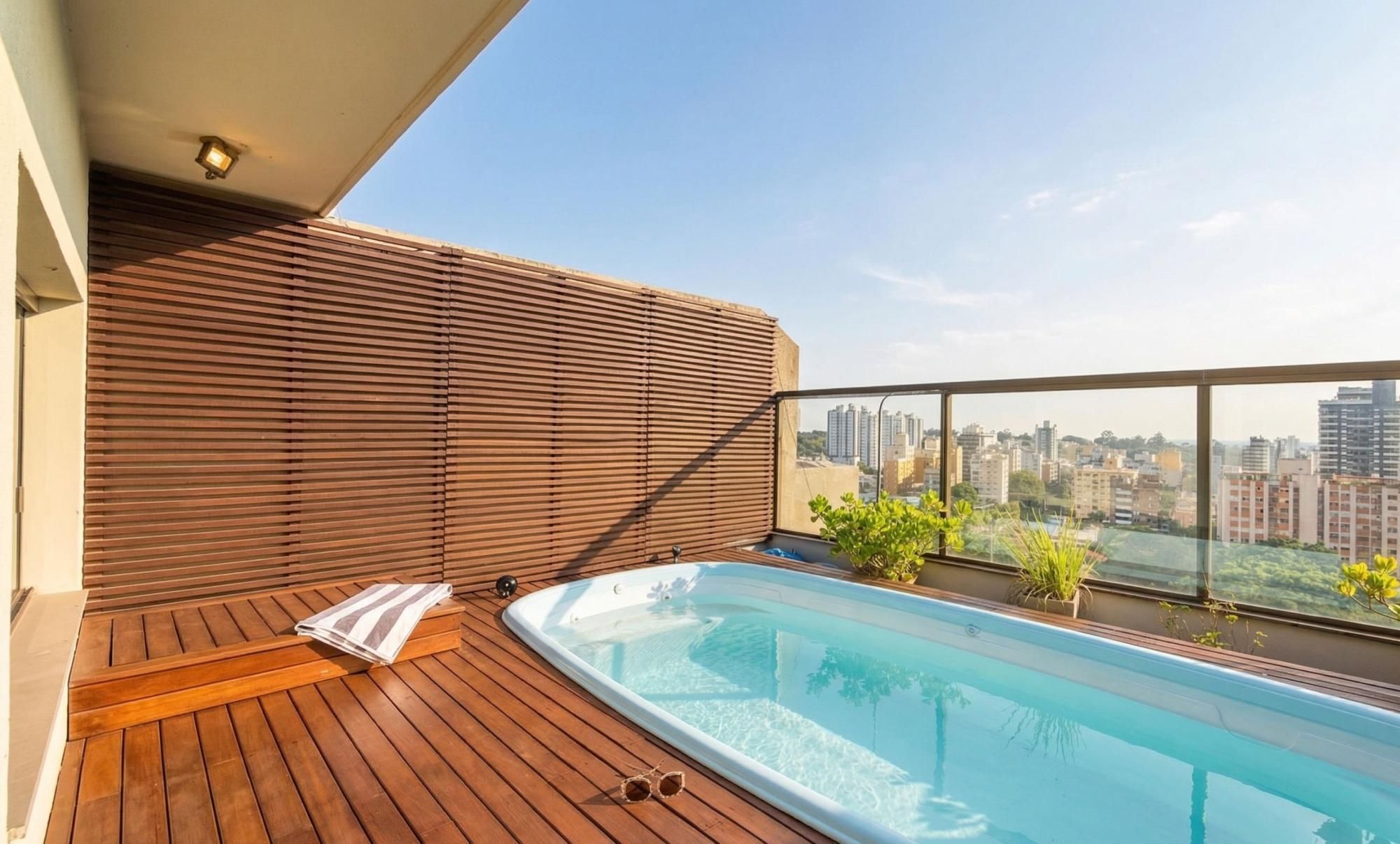 Cobertura Duplex de 318m com Piscina Privativa, Energia Solar e Vista Panorâmica