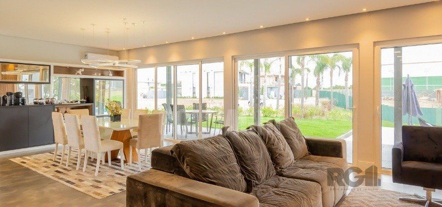 Casa de Condomínio à venda com 4 quartos, 426m² - Foto 1