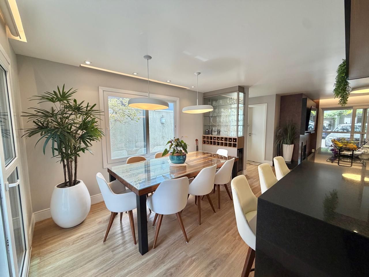 Excelente casa a venda no Condomínio Euroville com 3 dormitórios, semimobiliada por: R$1.350.000,00.