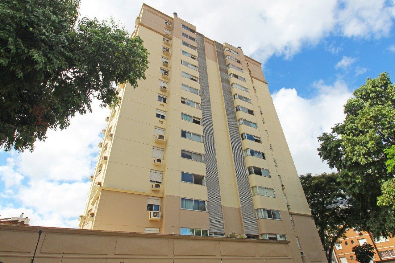 Apartamento à venda com 3 quartos, 106m², 1 suíte, 2 vagas, Rua Veríssimo Rosa no bairro Partenon em Porto Alegre