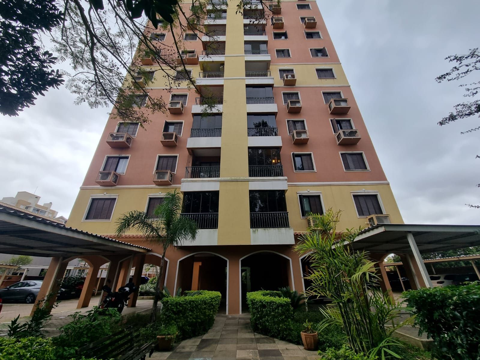 Apartamento à venda com 67m², 3 quartos, 1 vaga no bairro Teresópolis em Porto Alegre