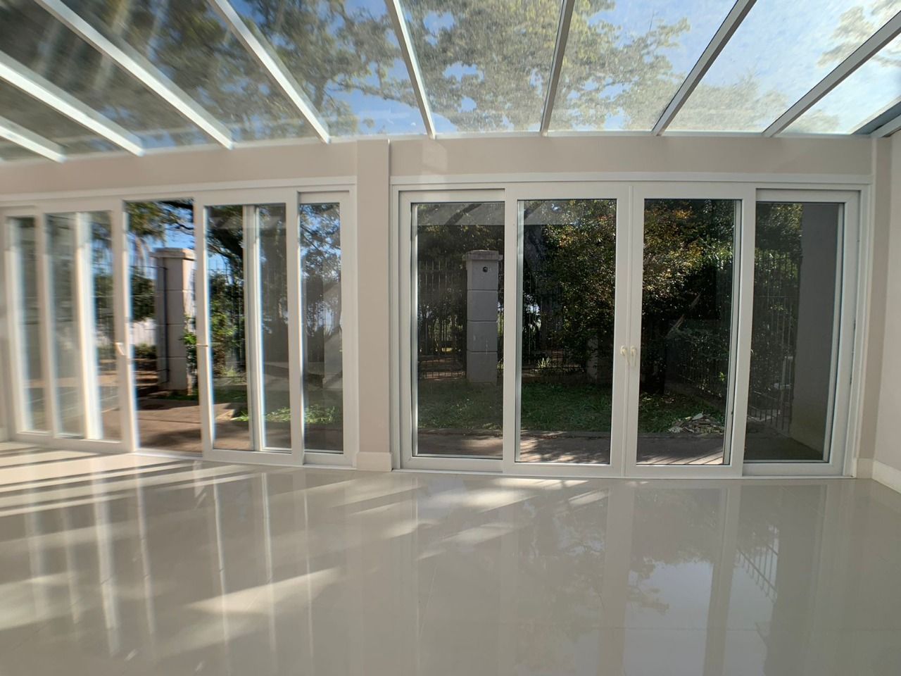 Casa de Condomínio à venda com 3 quartos, 343m² - Foto 3