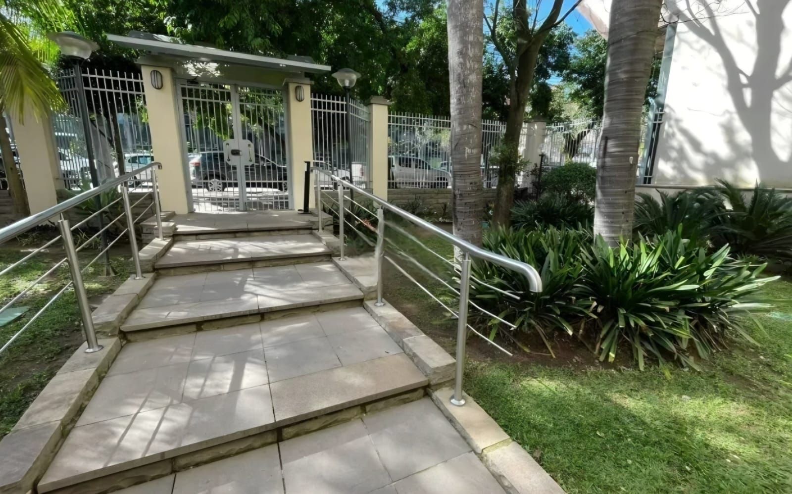 APARTAMENTO 2 DORMITÓRIOS - 2 BANHEIROS - AUXILIADORA