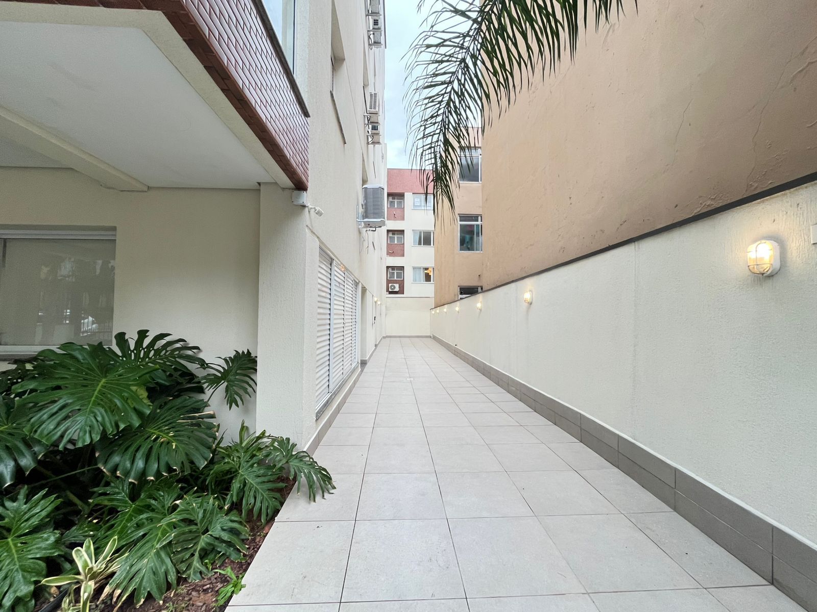 Apartamento à venda com 2 quartos, 69m² - Foto 2