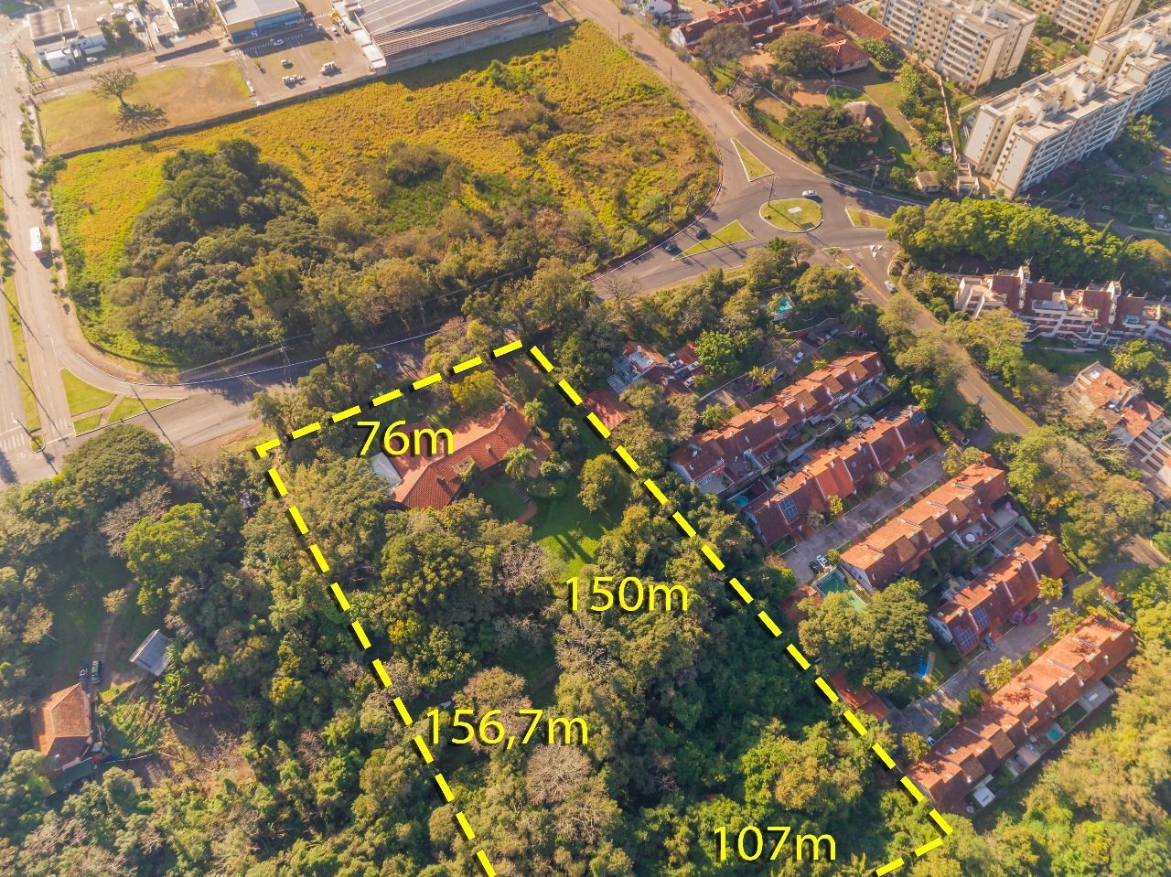 Terreno na Avenida Cavalhada