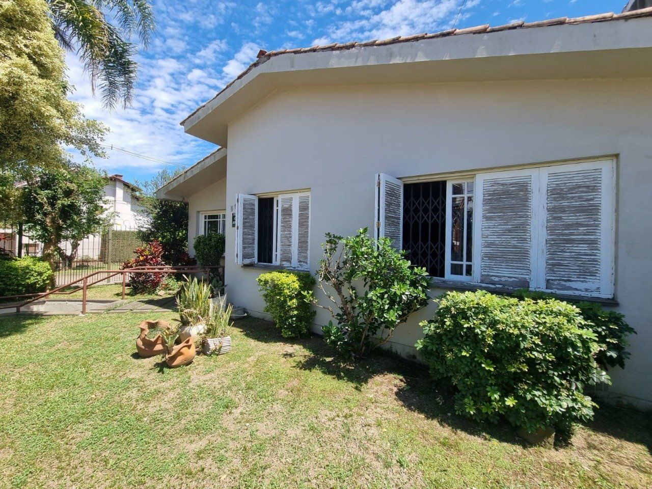 Casa à venda com 4 quartos, 180m² - Foto 2