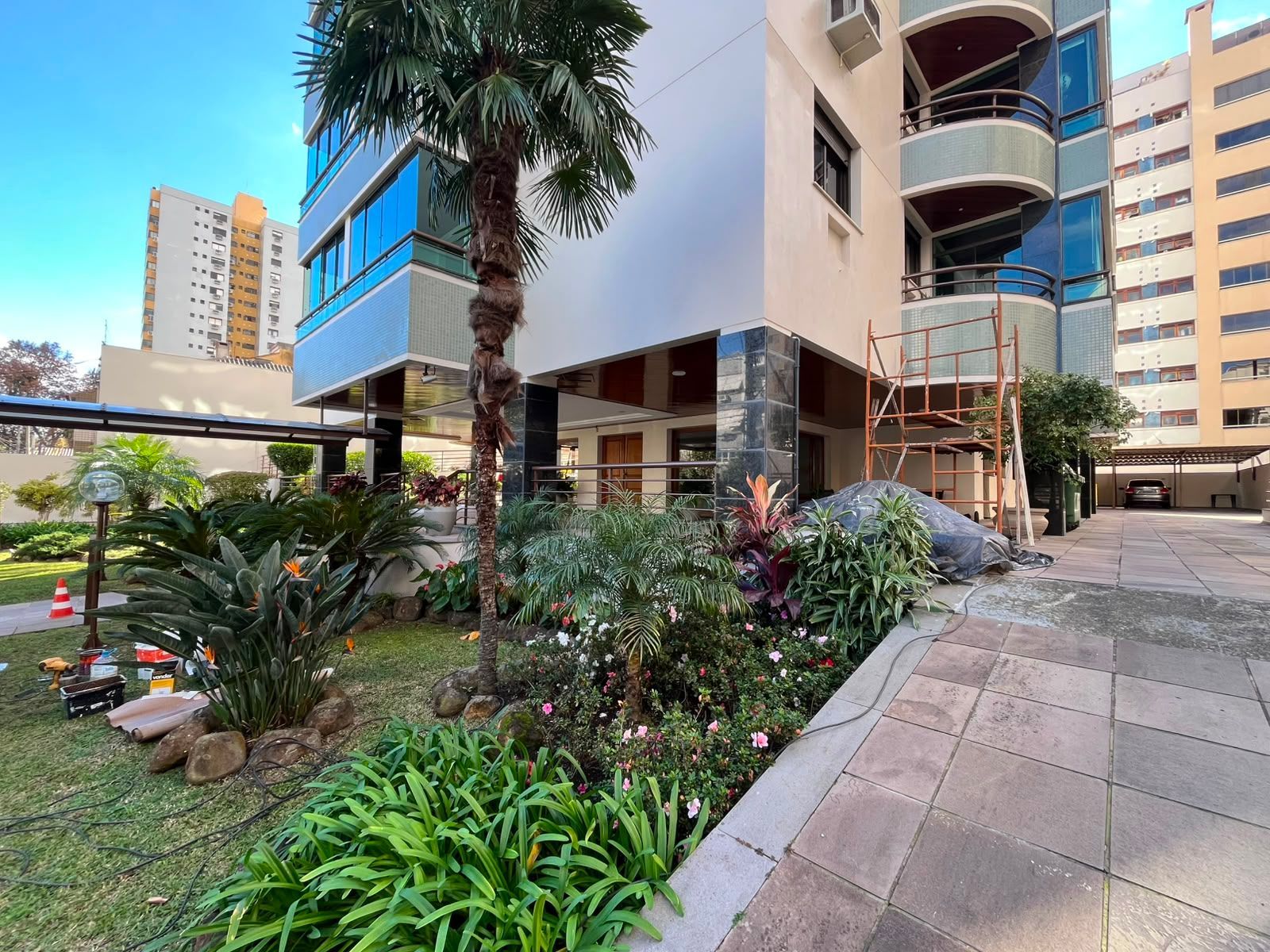 Apartamento com 110m², 3 dormitórios no bairro Menino Deus em Porto Alegre para Comprar