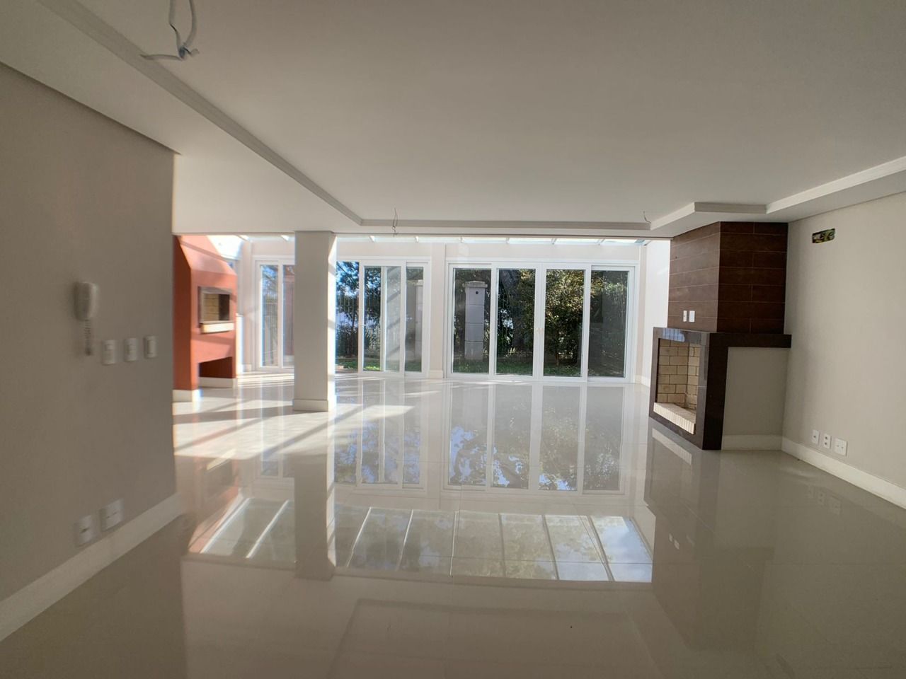 Casa de Condomínio à venda com 3 quartos, 343m² - Foto 2