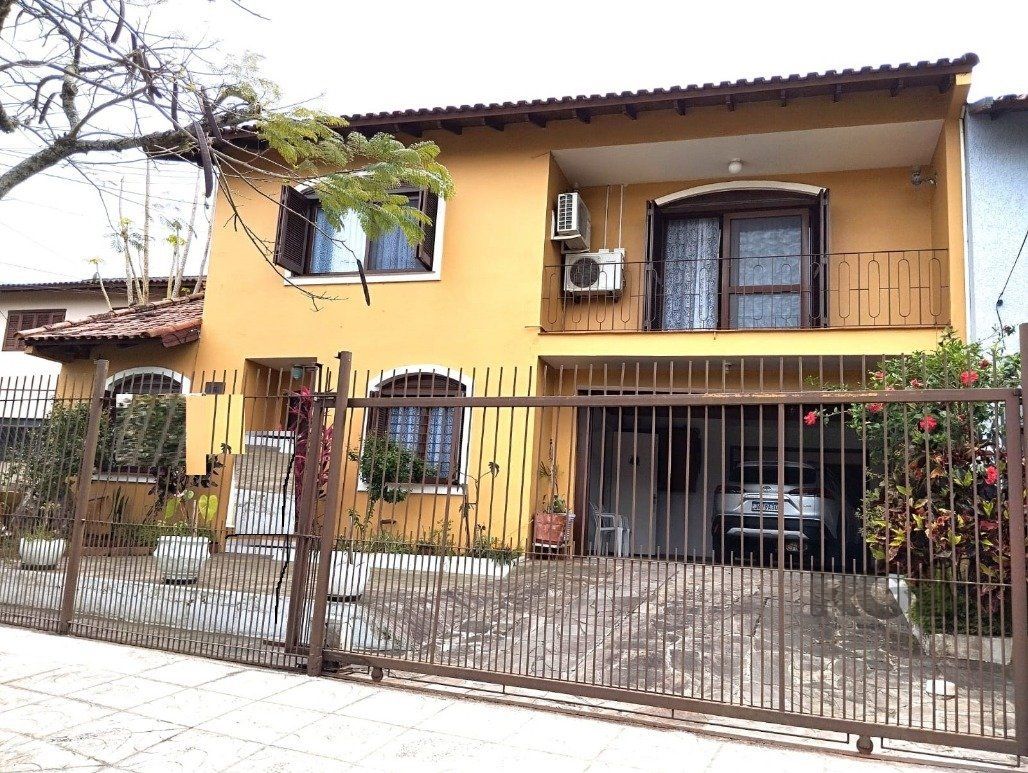 Casa 5 Dormitório(s) Bairro Campo Novo