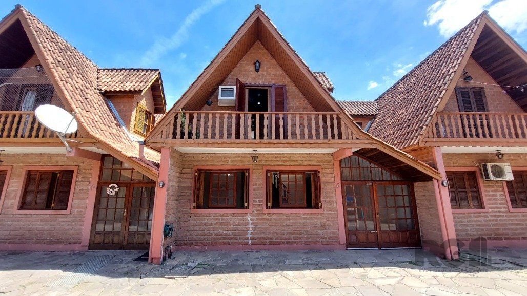 Casa de Condomínio 3 dormitórios no bairro Glória