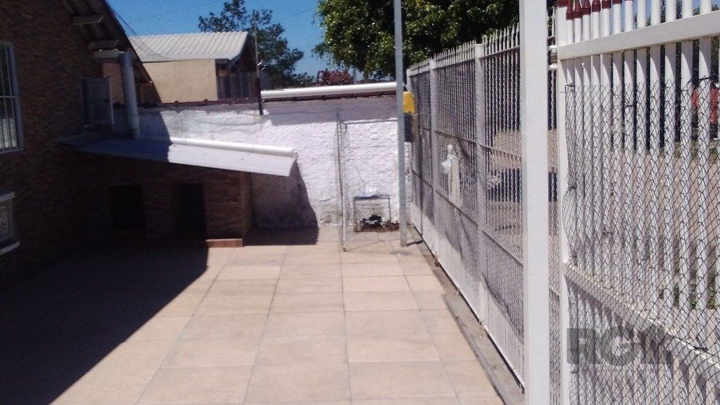Casa à venda com 3 quartos, 150m² - Foto 2