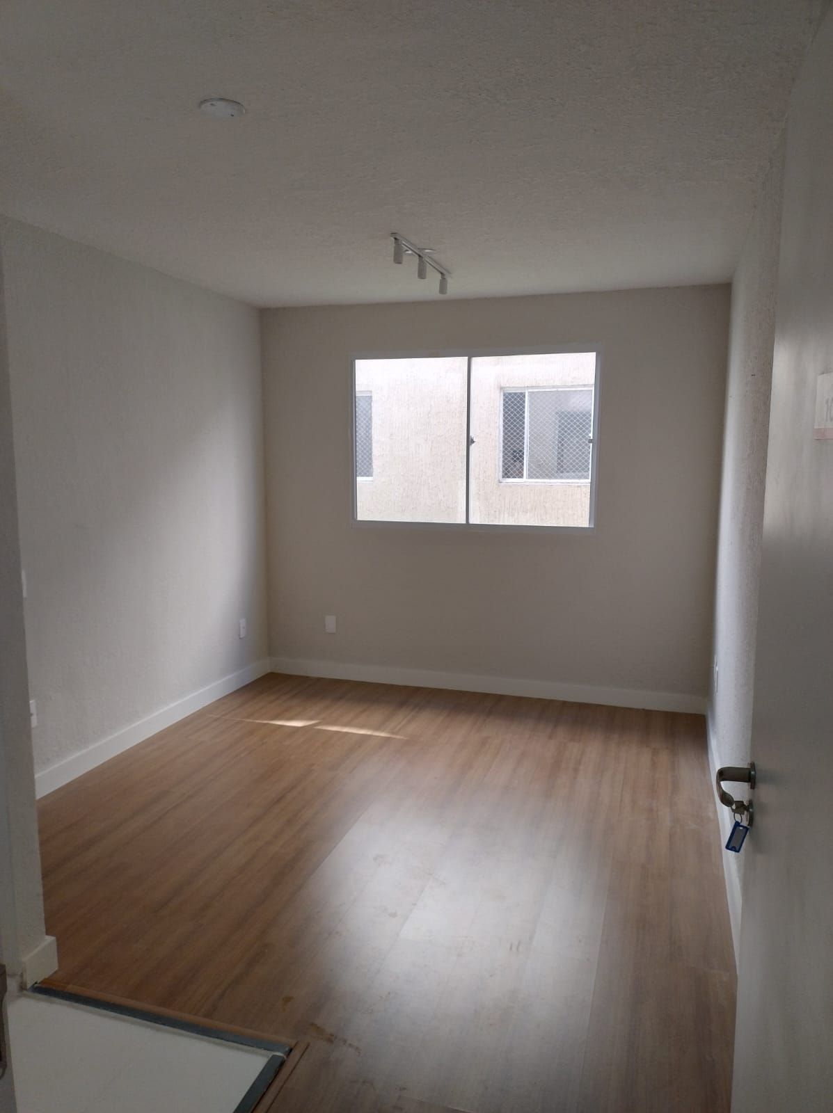 Apartamento à venda com 42m², 2 quartos, 1 vaga no bairro Restinga em Porto Alegre