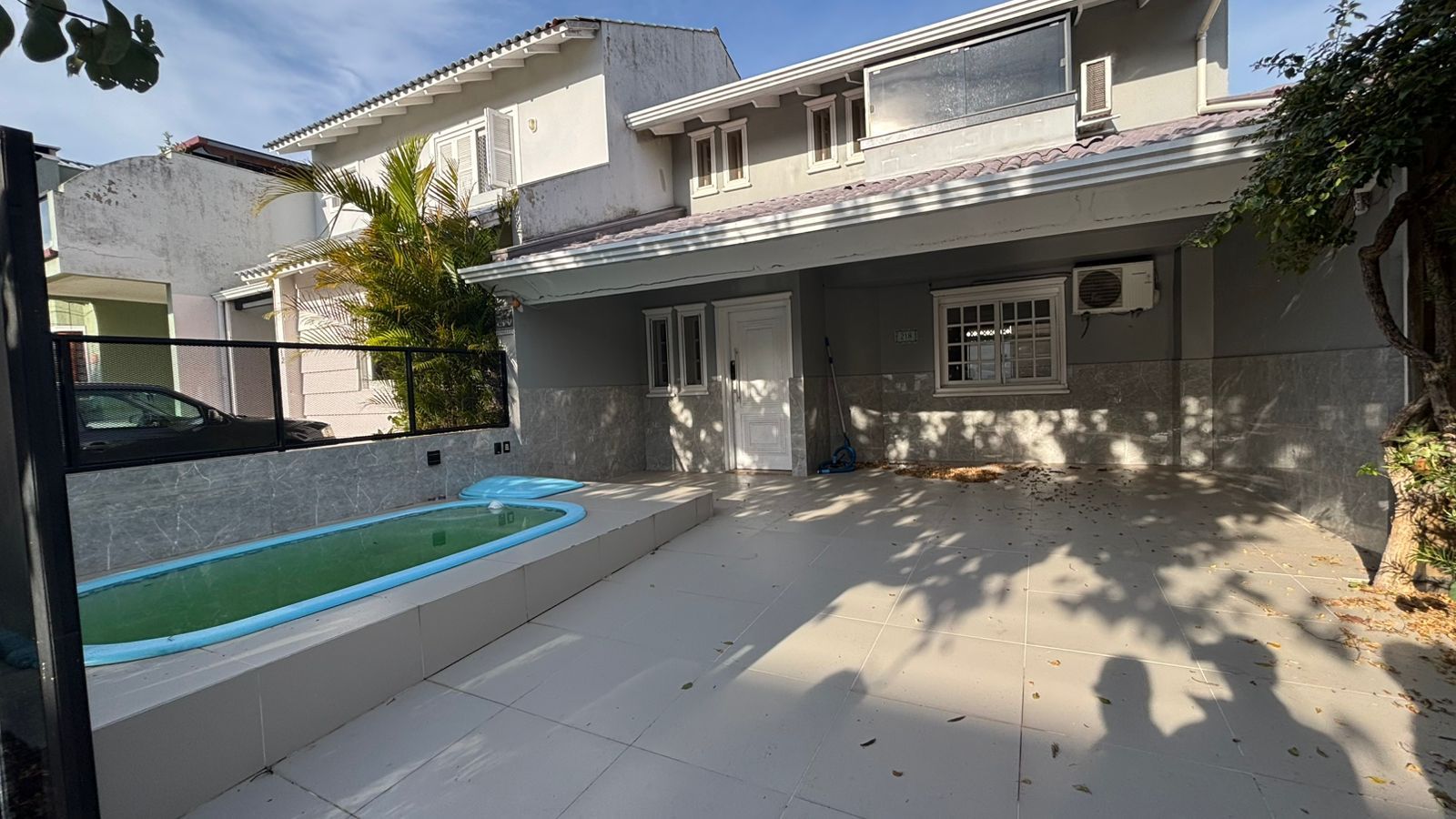 Casa 3 dormitórios no bairro Hípica